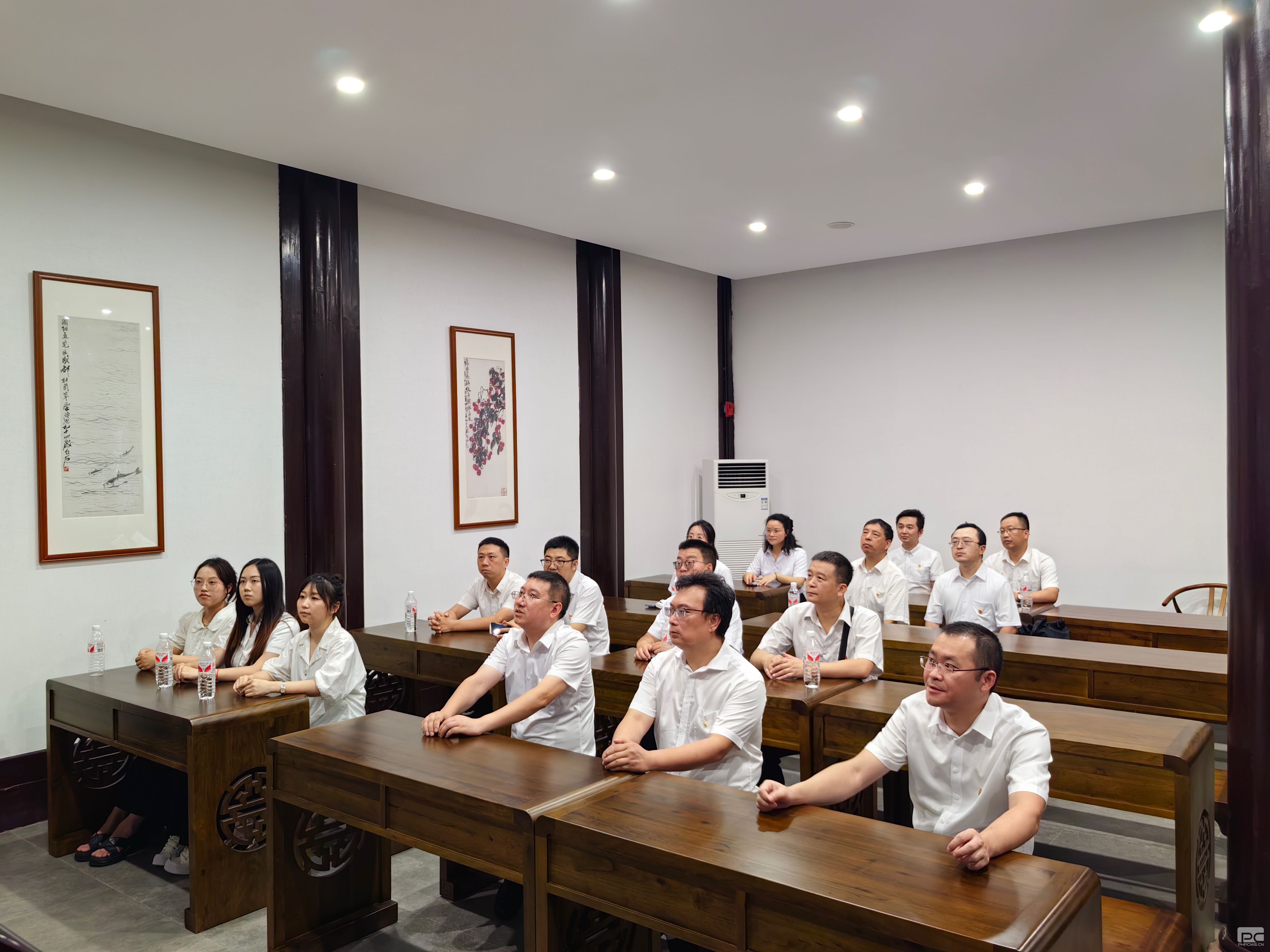 �۲��á�(�й���)���޹�˾����