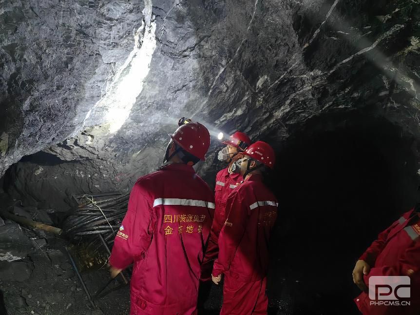 �۲��á�(�й���)���޹�˾����