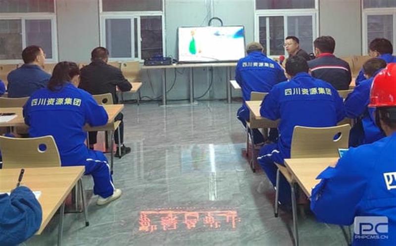 �͵ؿ������ٿ���ɫ��ɽ������ѵ��