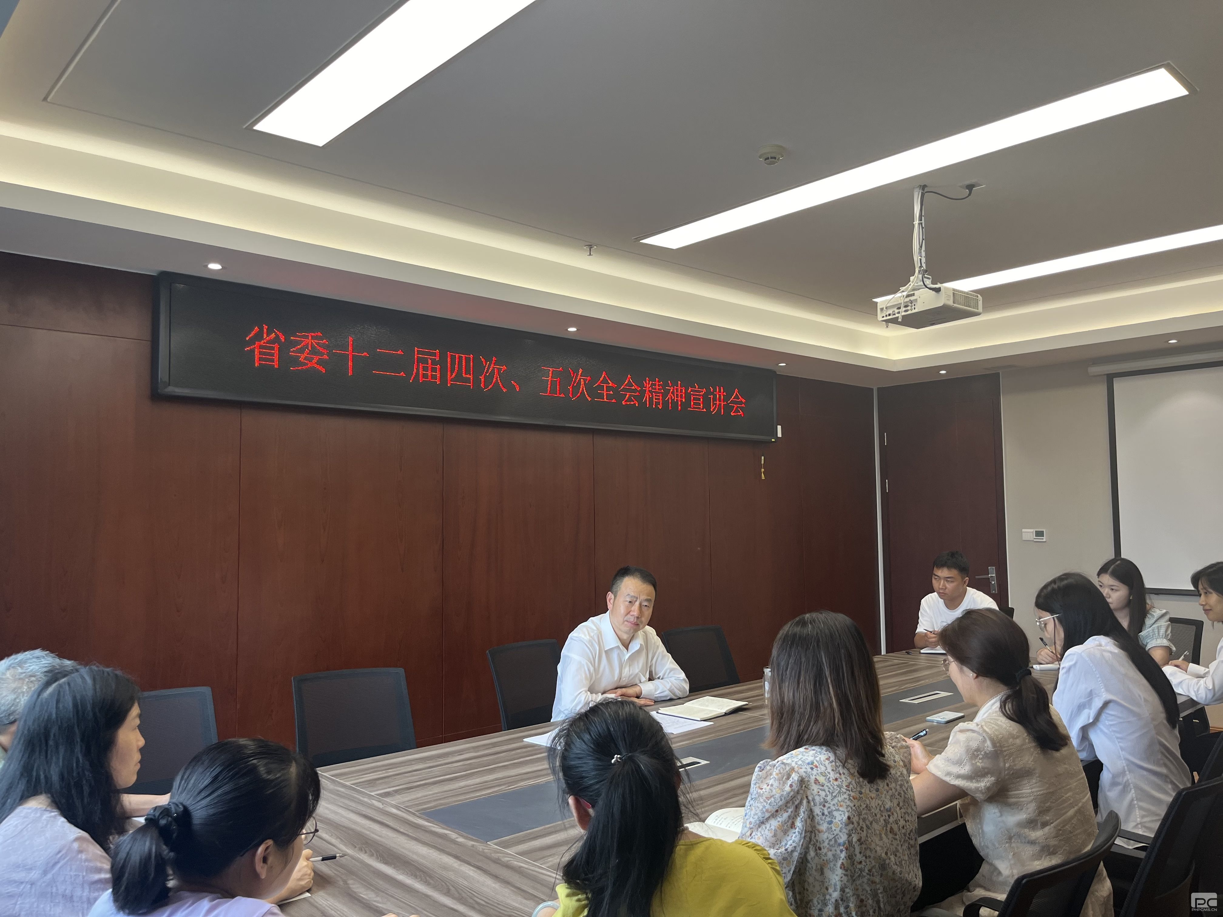 �۲��á�(�й���)���޹�˾����