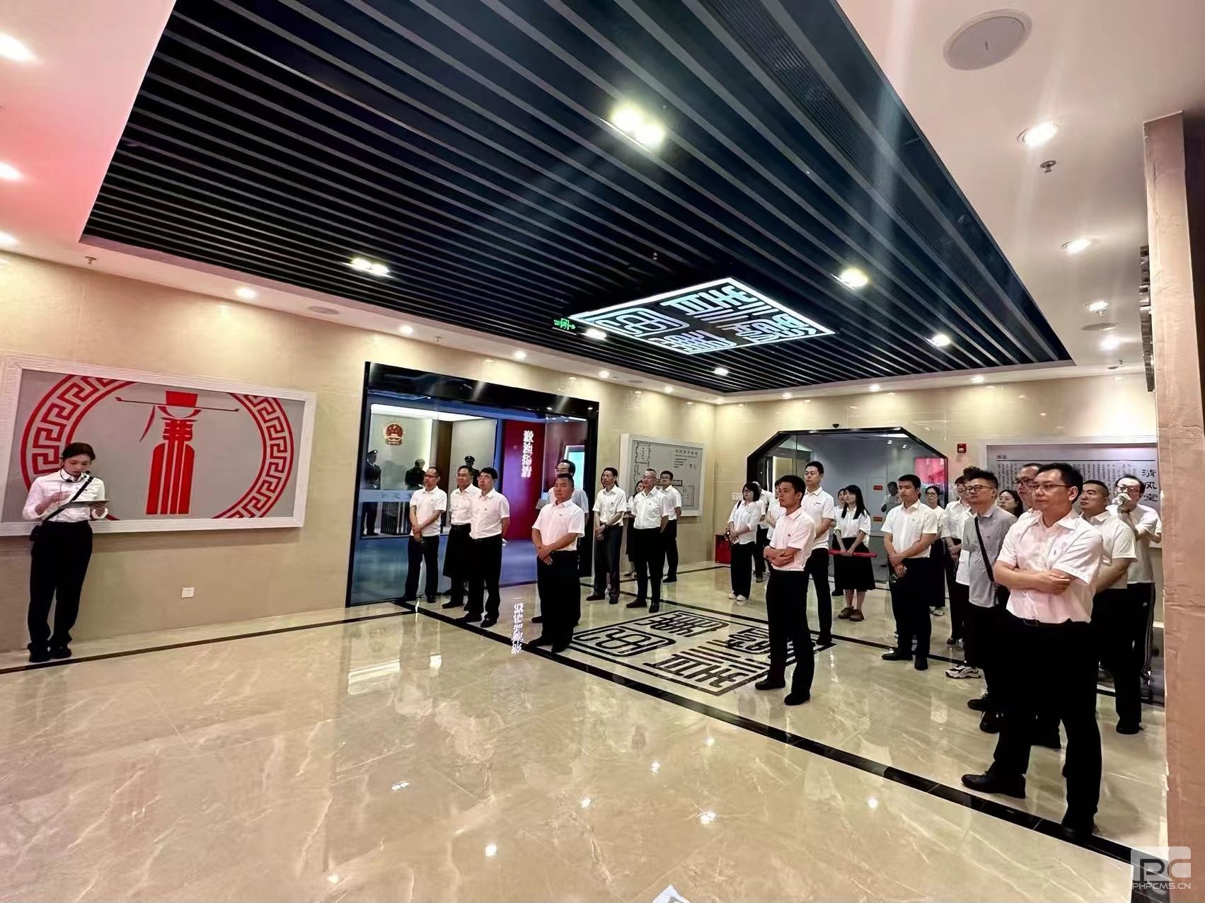 �۲��á�(�й���)���޹�˾����