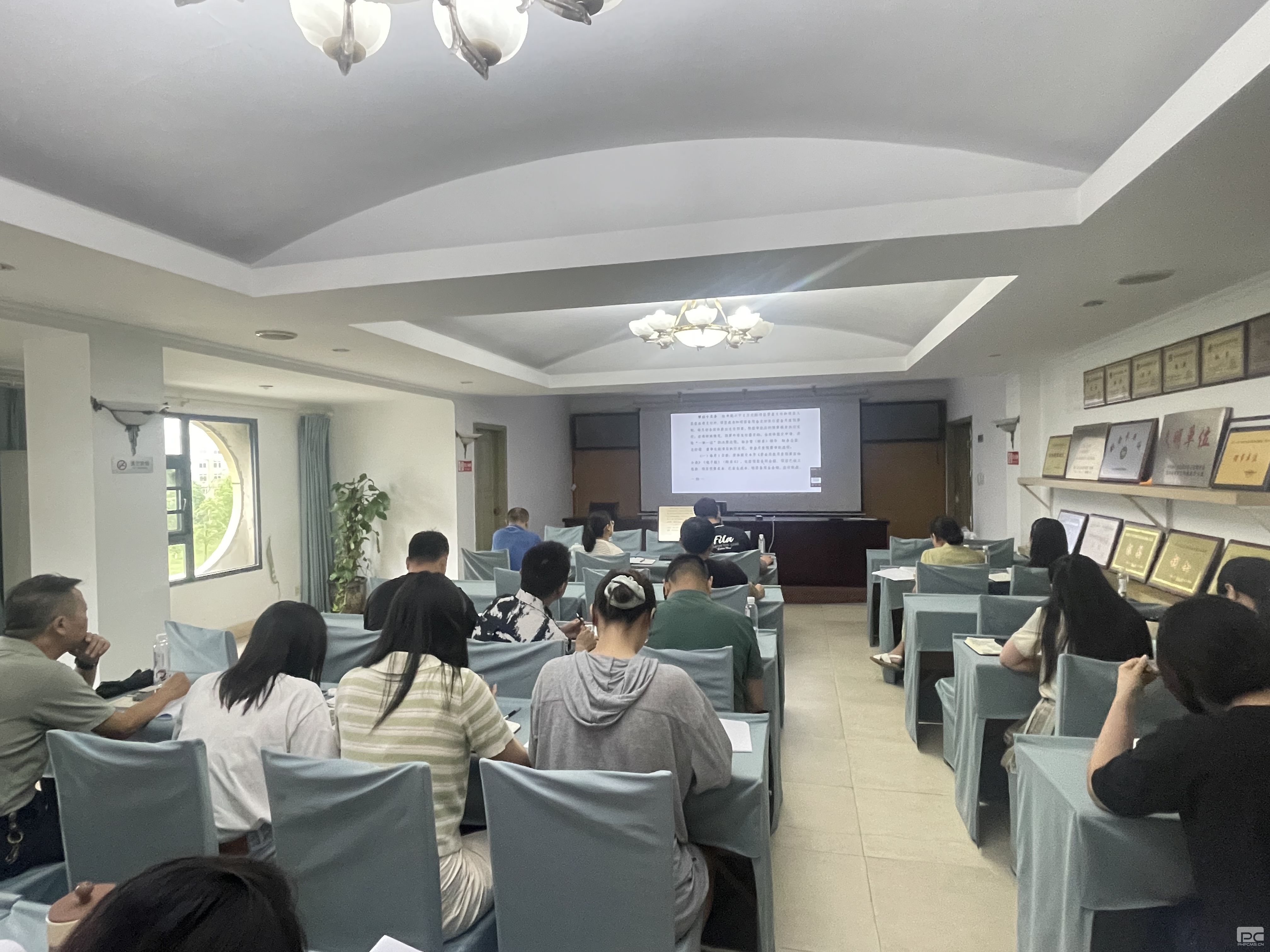 �۲��á�(�й���)���޹�˾����