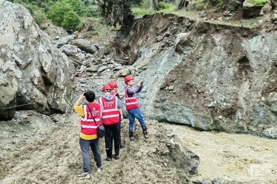 �۲��á�(�й���)���޹�˾����