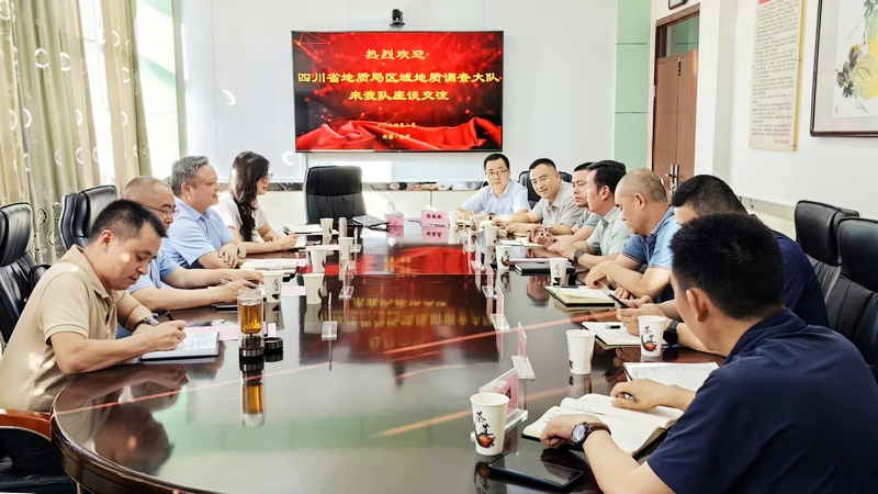 �������쵼�ʶӸ��½���չ������̸ ���ο���½�Ұ����Ŀ