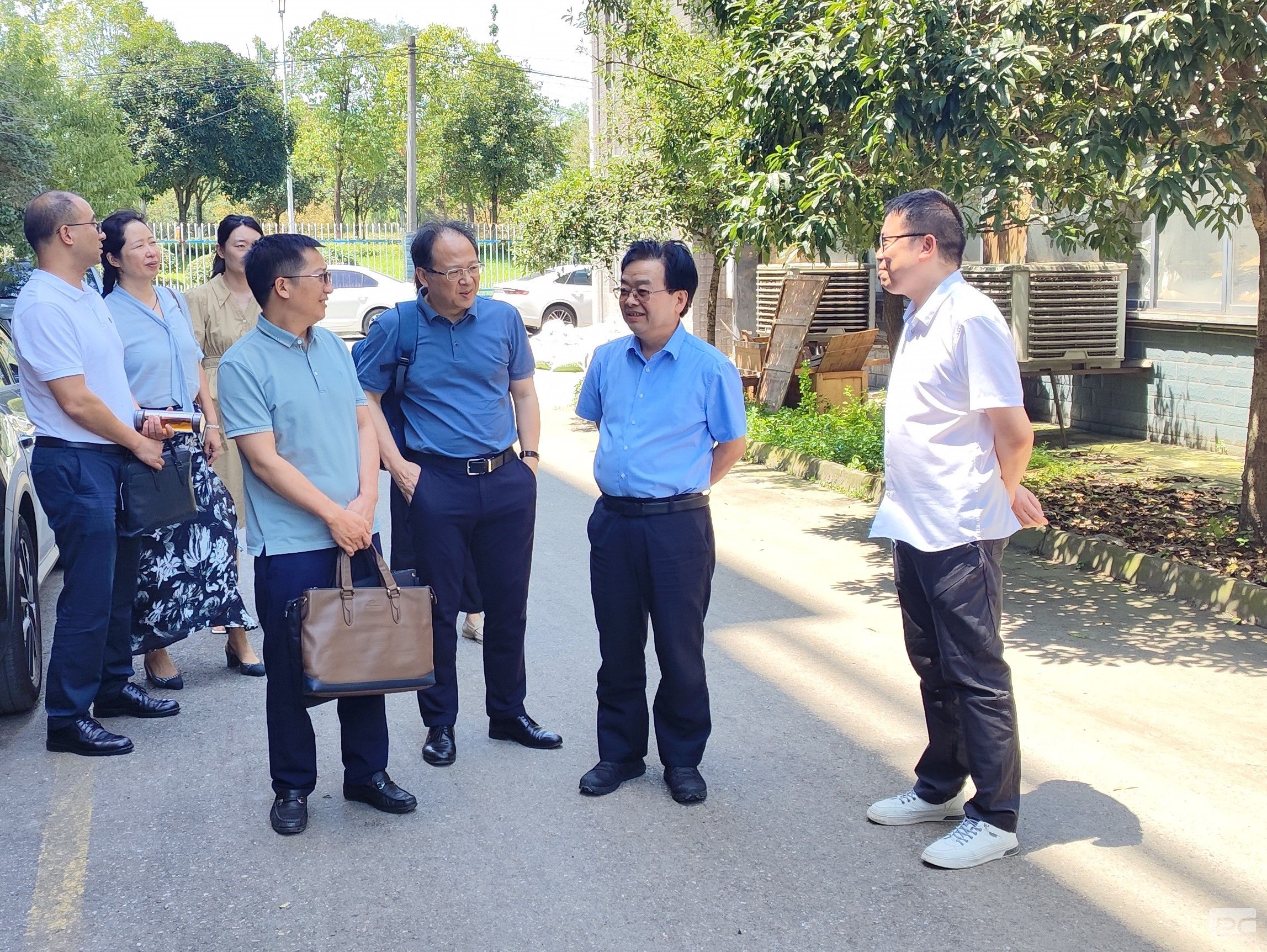 �����쵼���ӵ��ؿ�Ժ��ұ��⹫˾����