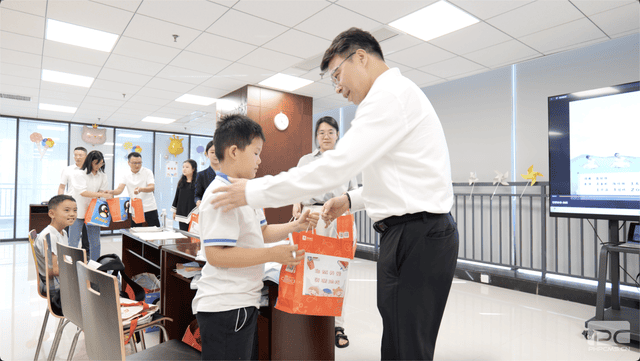 ����δ��ح���Źذ�����ְ����Ů�����ɲ�