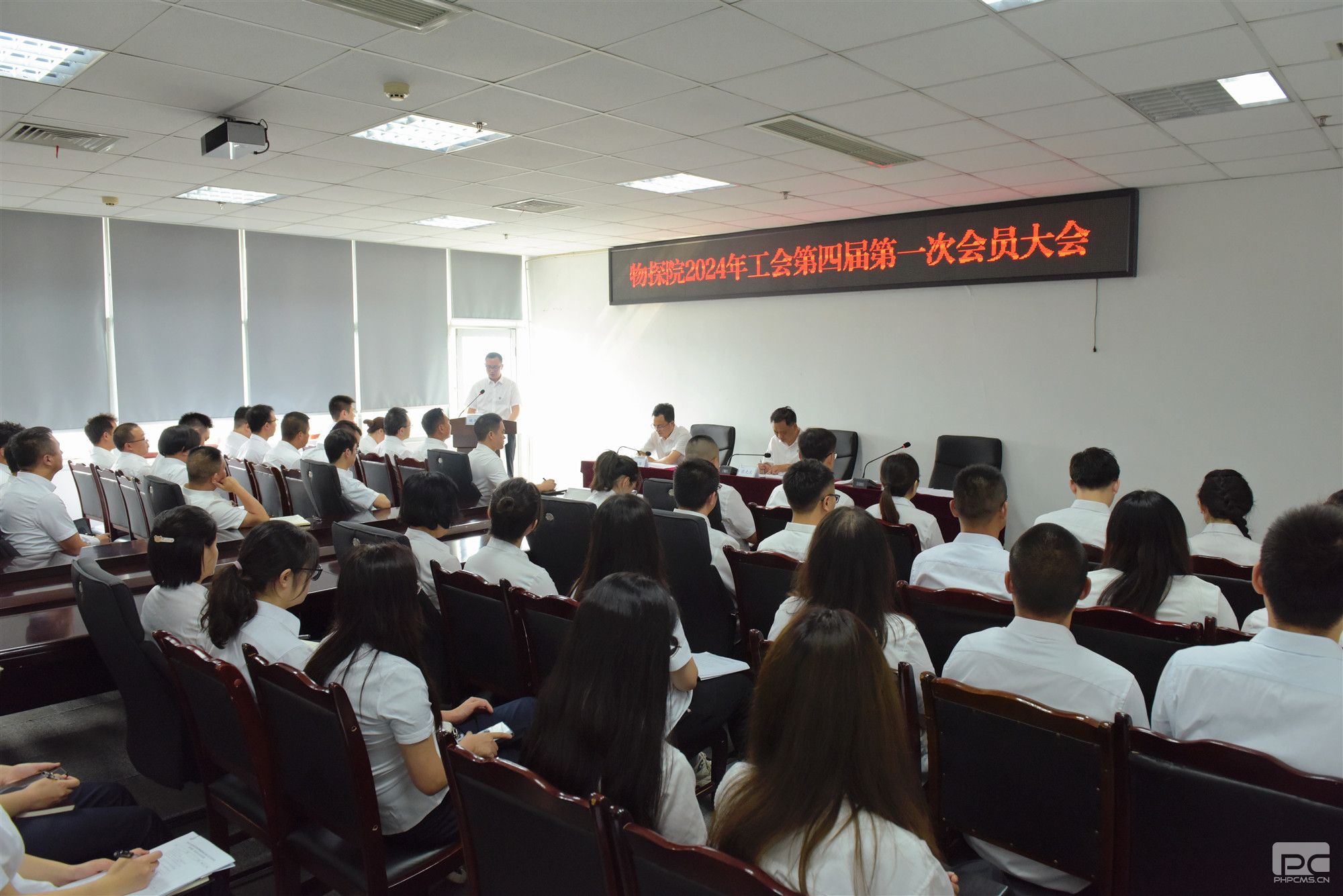 �۲��á�(�й���)���޹�˾����