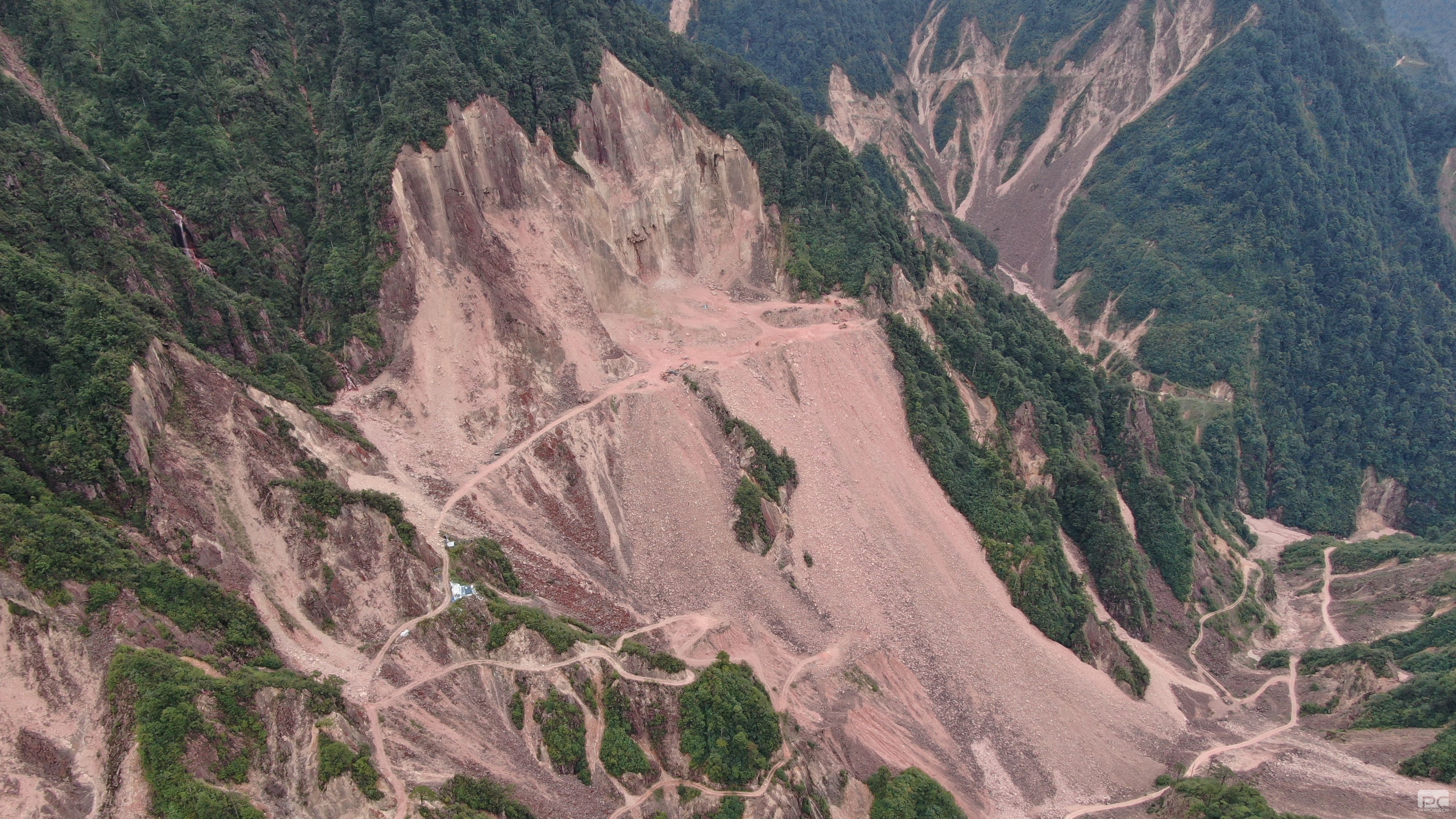 �۲��á�(�й���)���޹�˾����