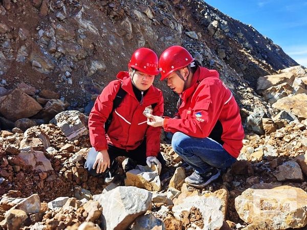 �۲��á�(�й���)���޹�˾����