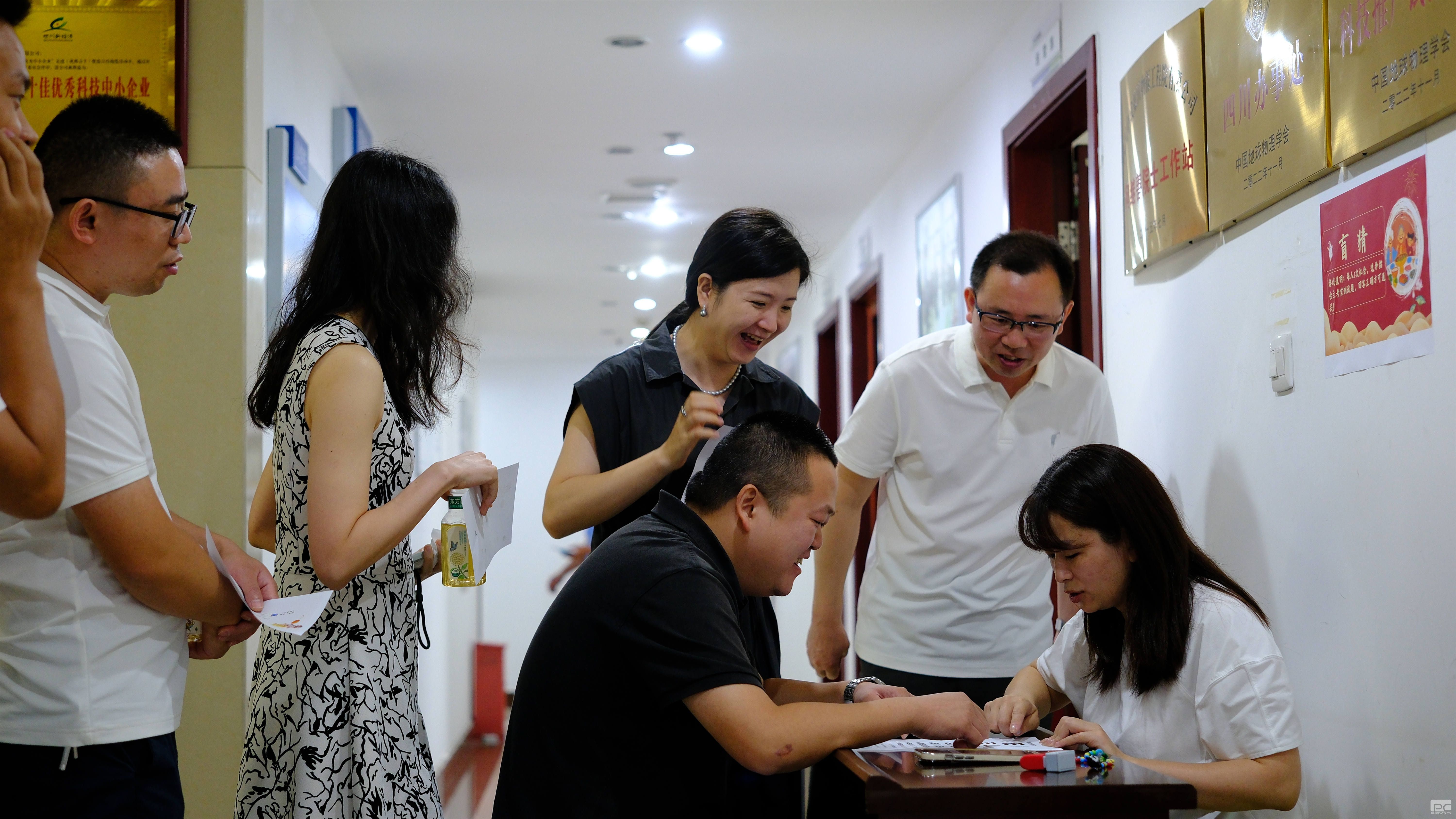 �۲��á�(�й���)���޹�˾����