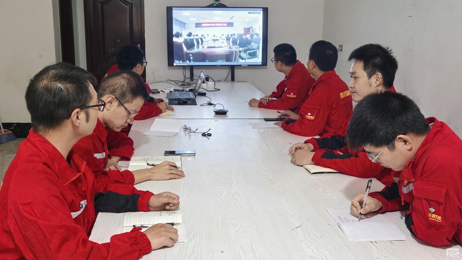 �۲��á�(�й���)���޹�˾����