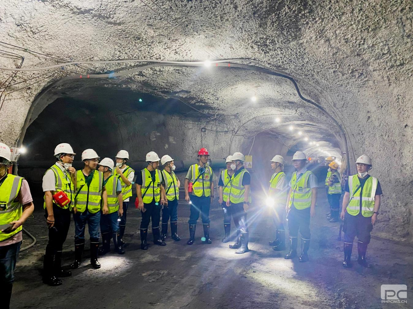 �۲��á�(�й���)���޹�˾����