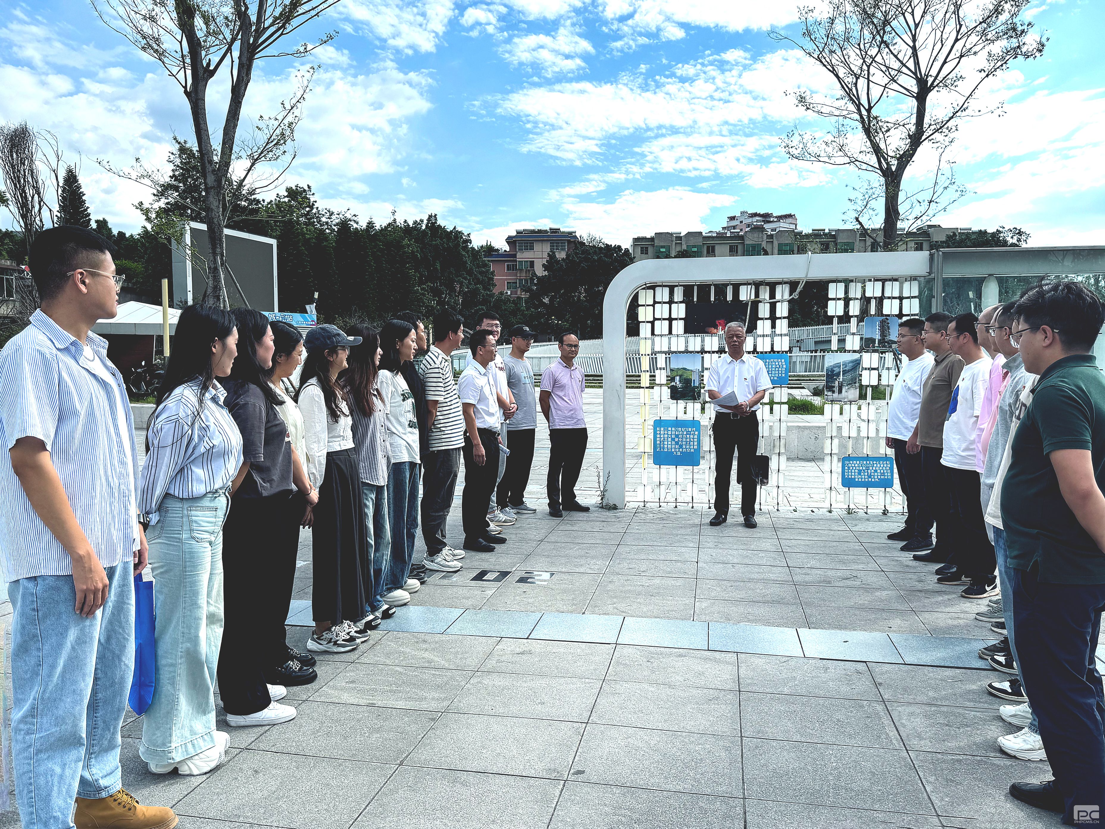 �۲��á�(�й���)���޹�˾����