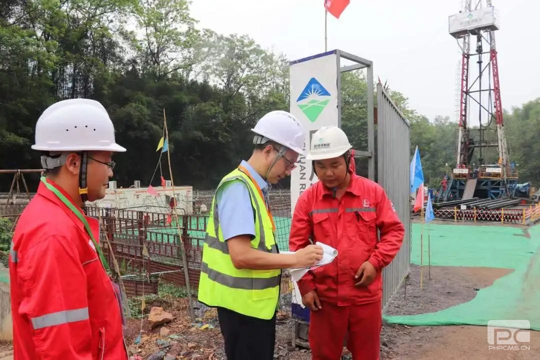 �۲��á�(�й���)���޹�˾����