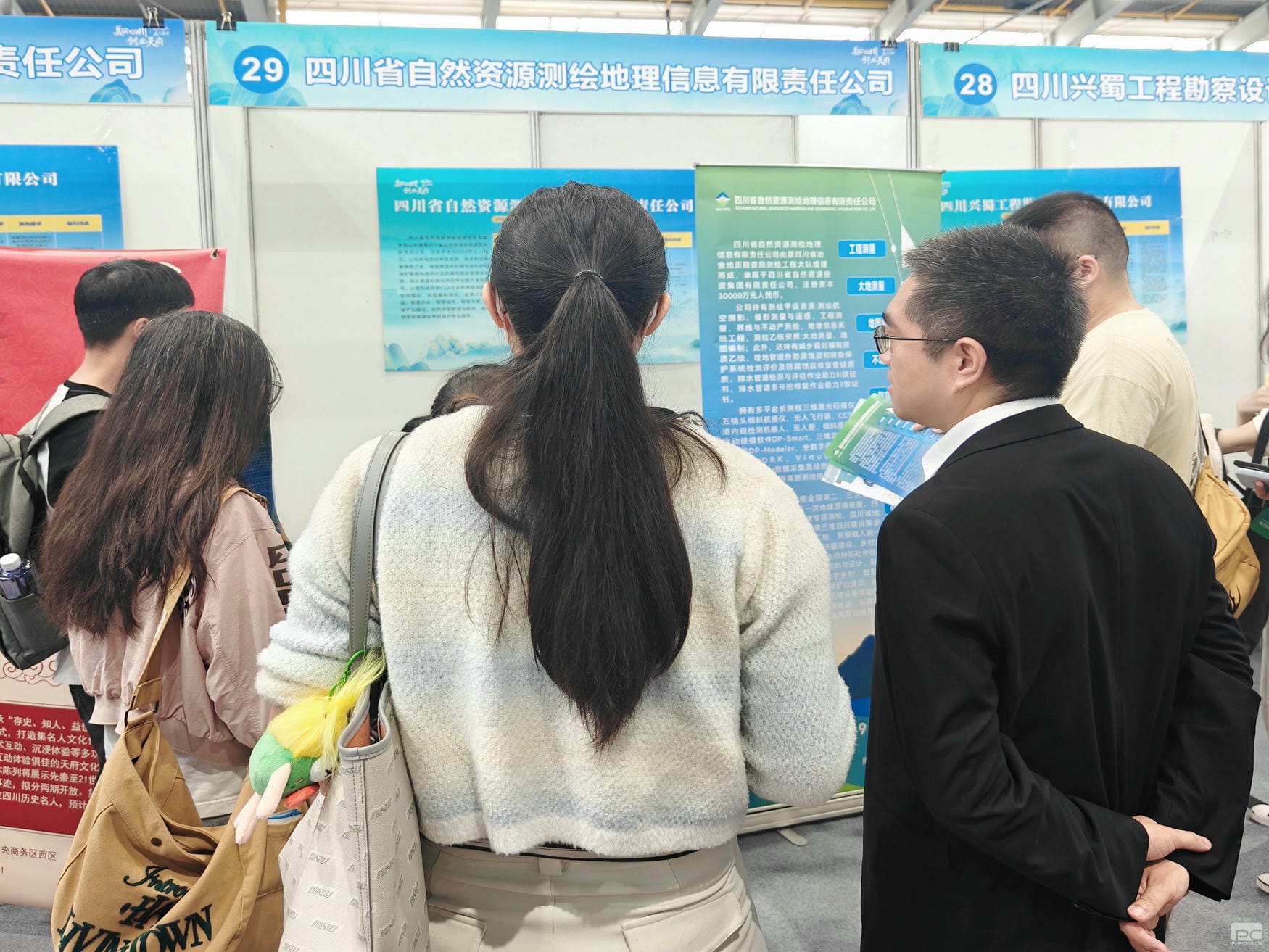 �۲��á�(�й���)���޹�˾����