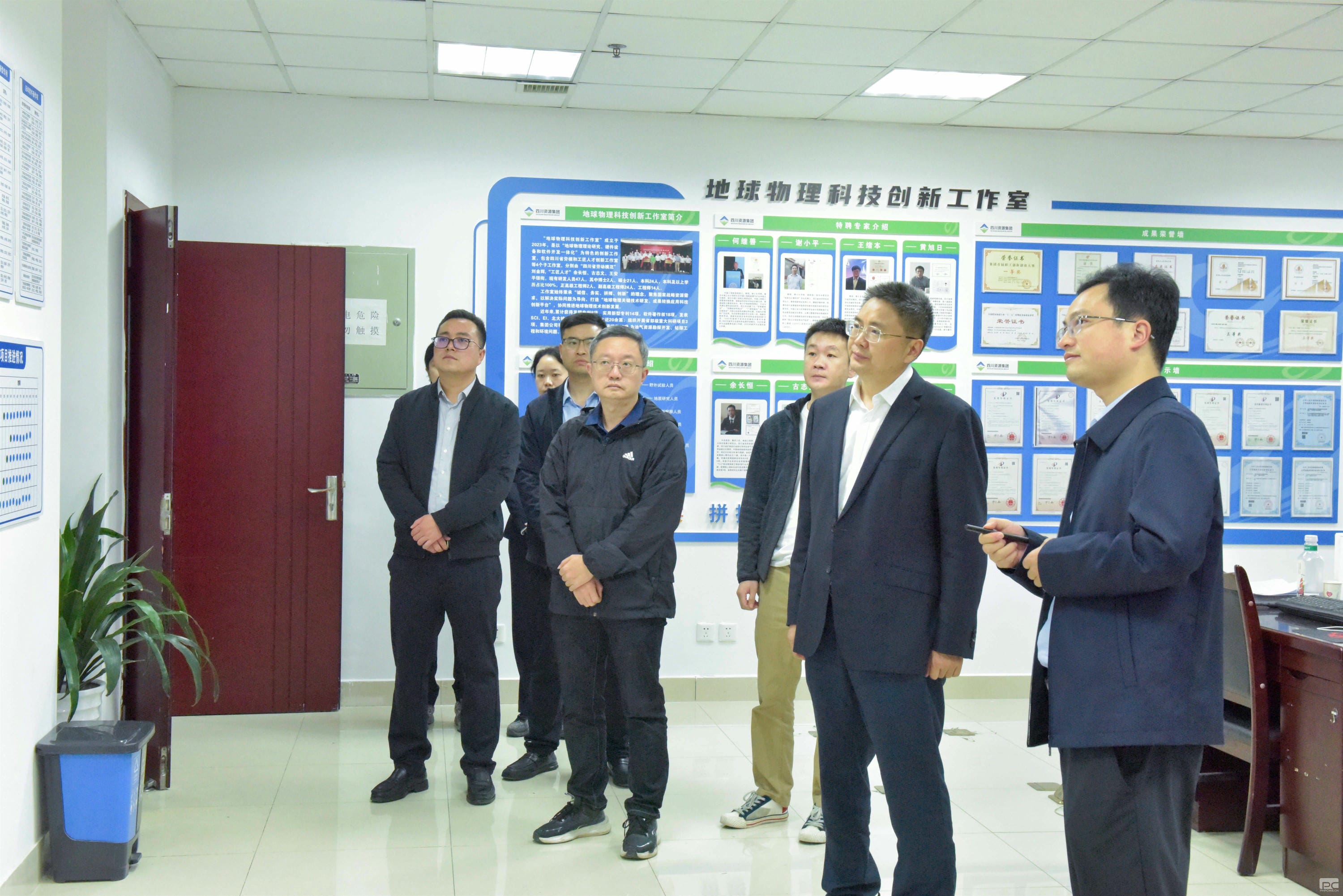 �۲��á�(�й���)���޹�˾����