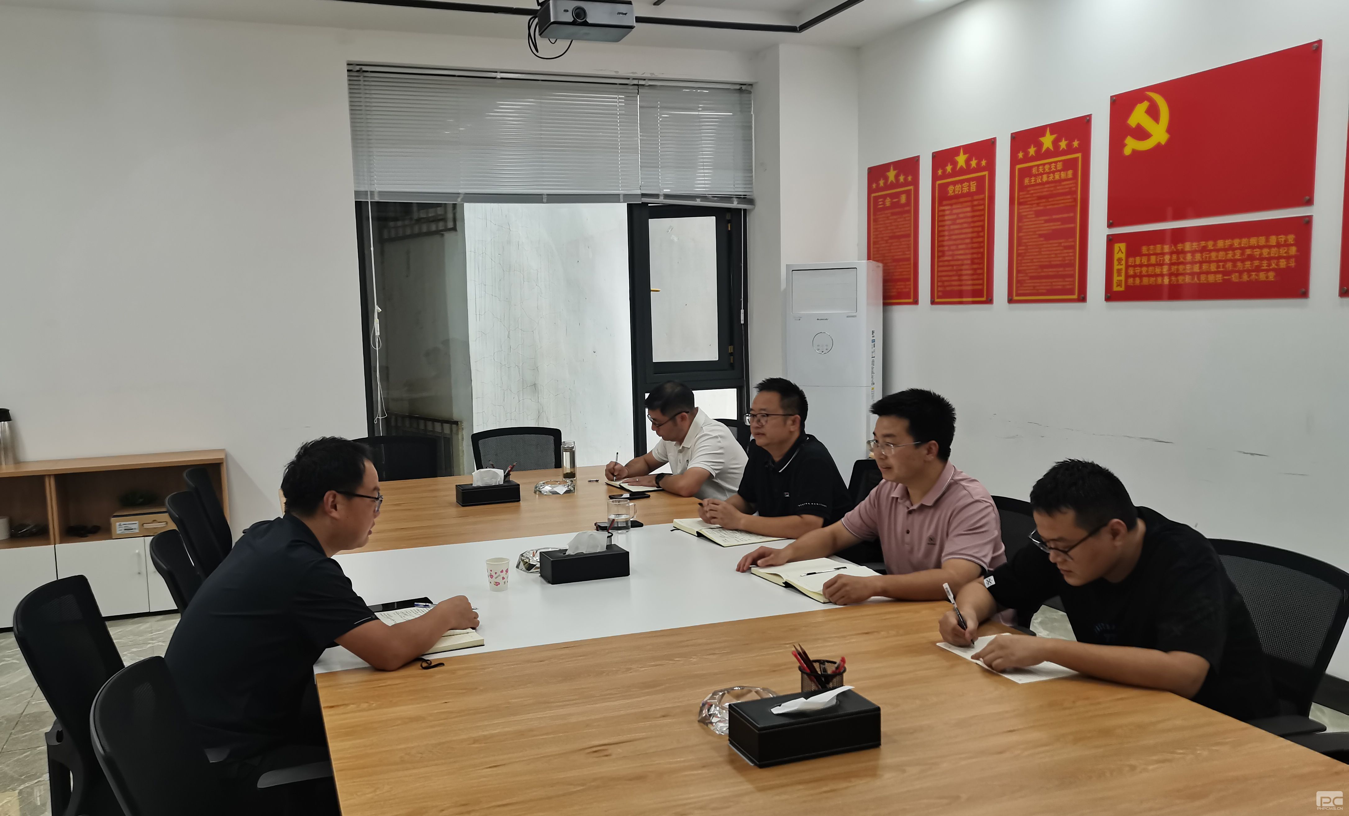 �۲��á�(�й���)���޹�˾����