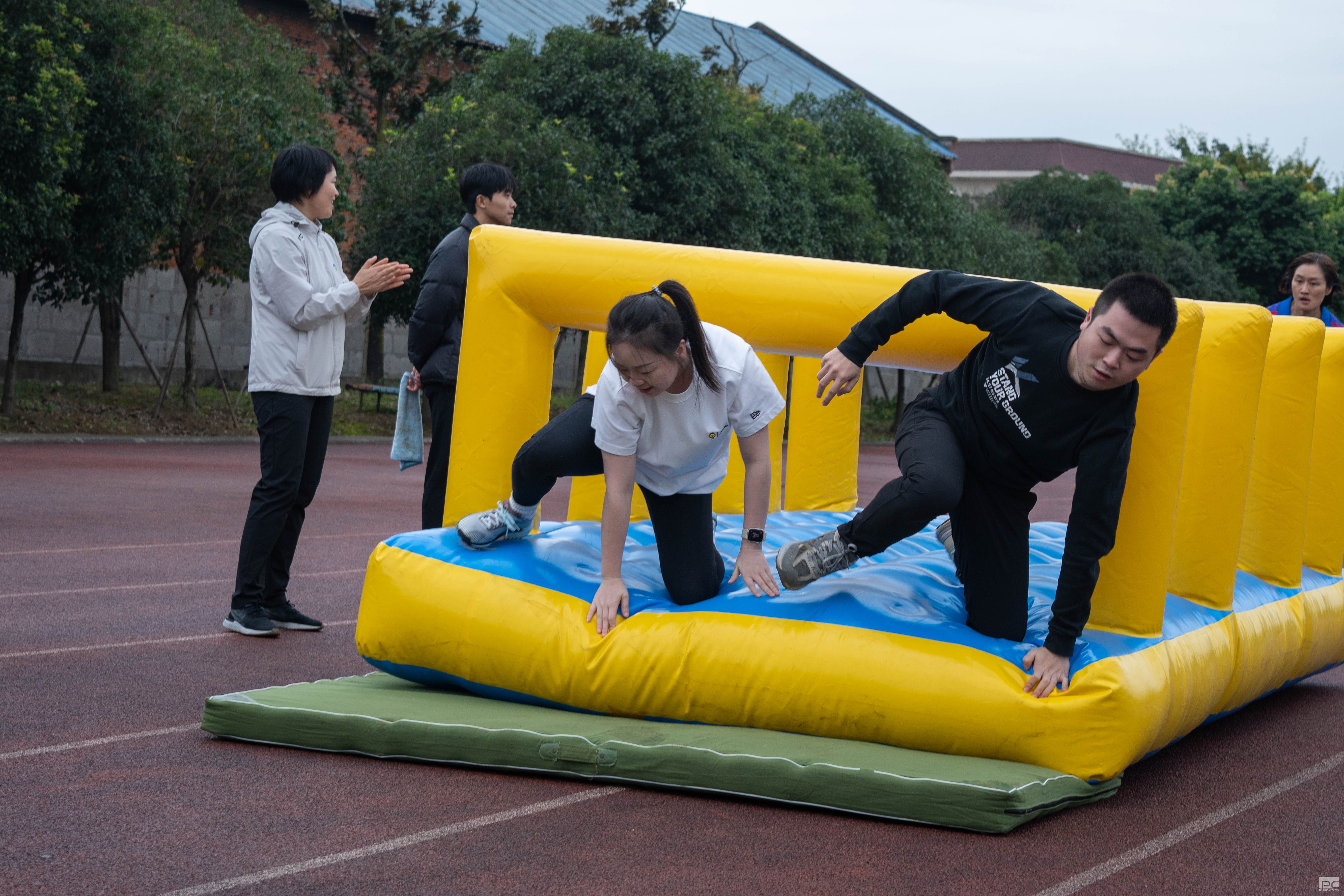 �۲��á�(�й���)���޹�˾����