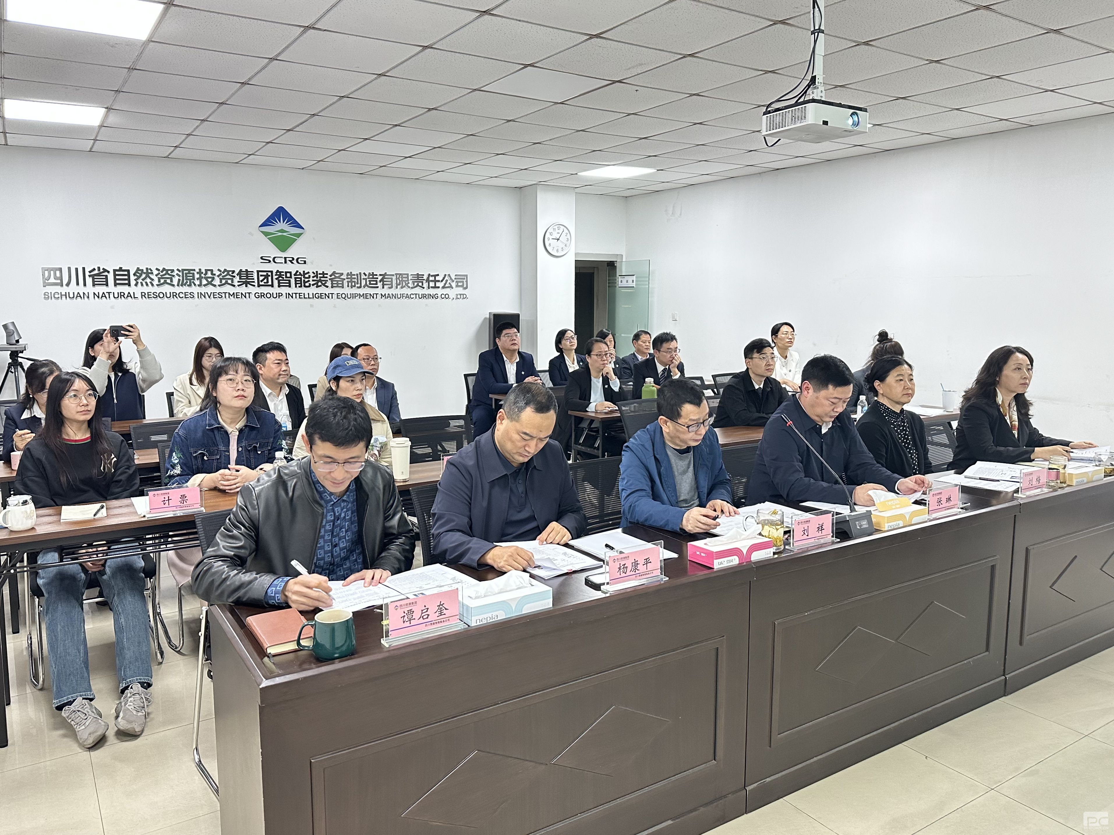 ����װ����˾�ٰ��в�������Ա��Ƹ��