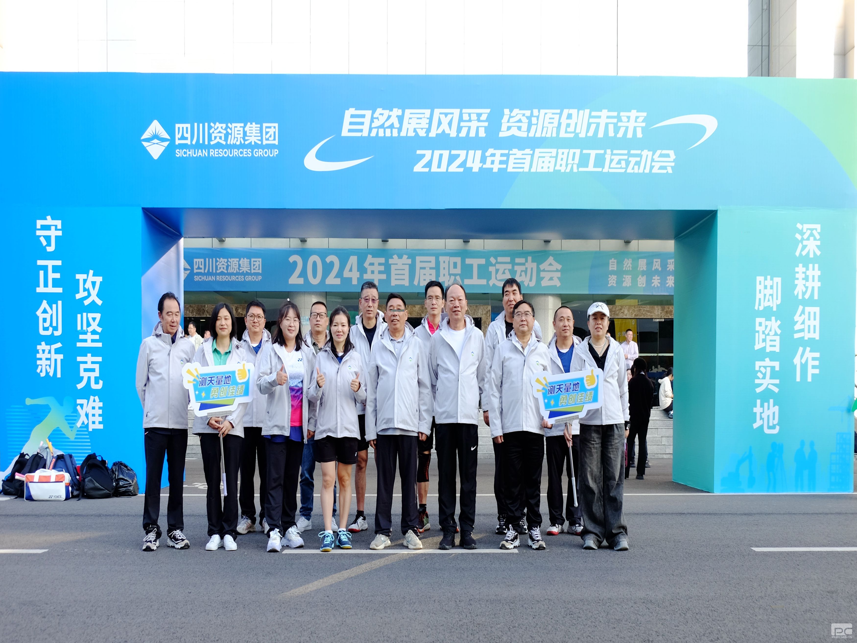 �����﷫������  ����׳־��ìͷ