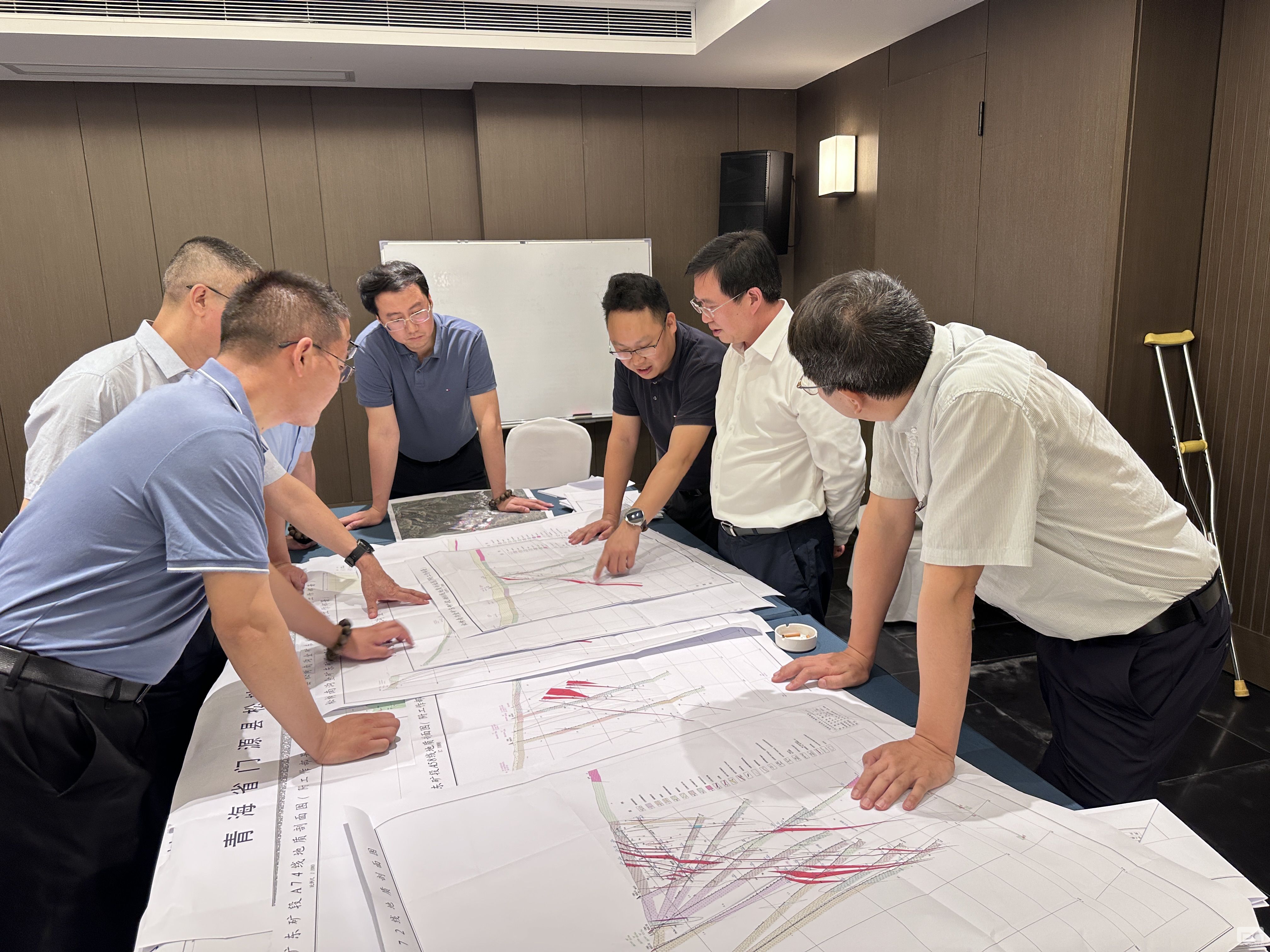 �۲��á�(�й���)���޹�˾����