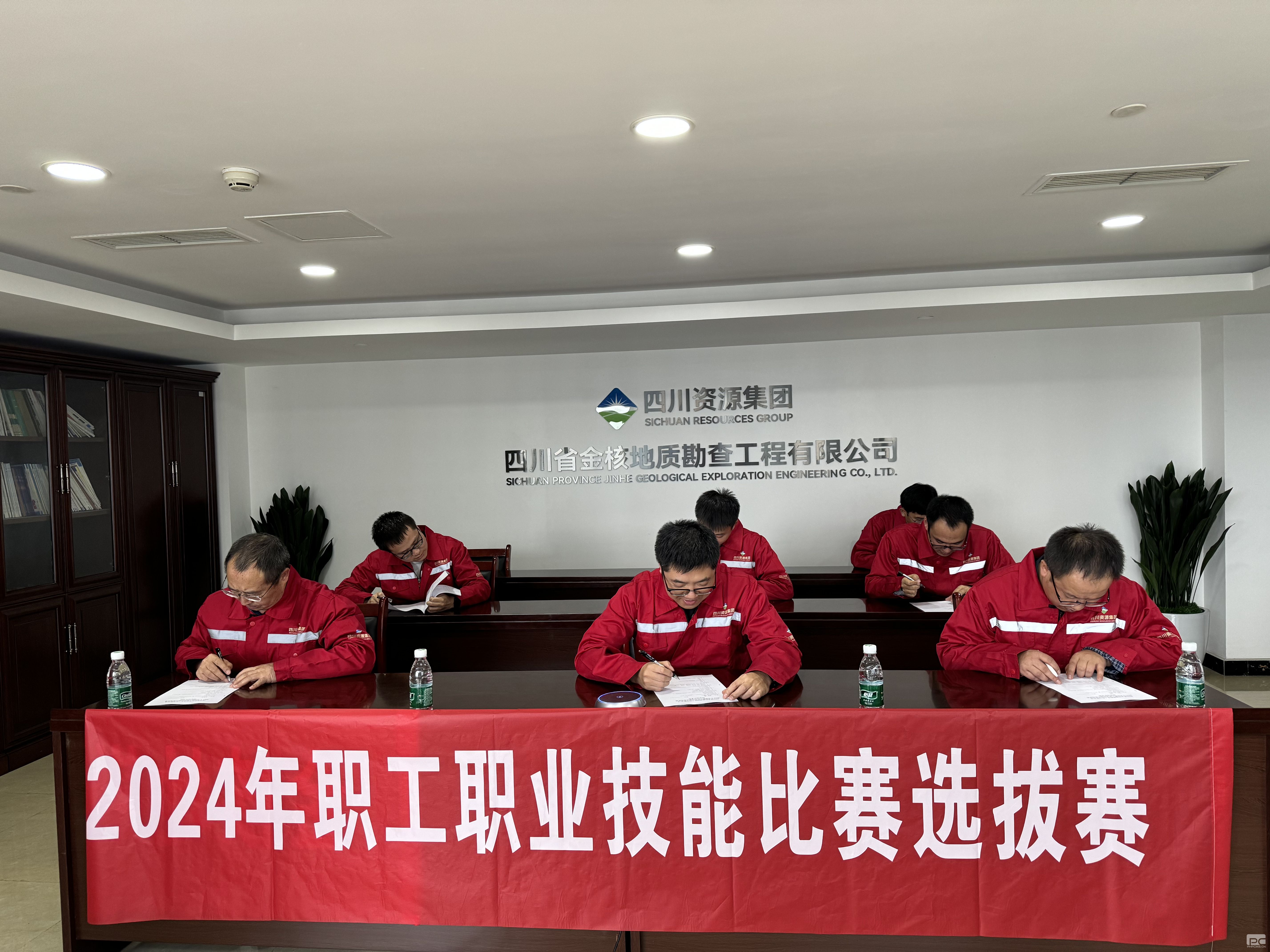 �۲��á�(�й���)���޹�˾����