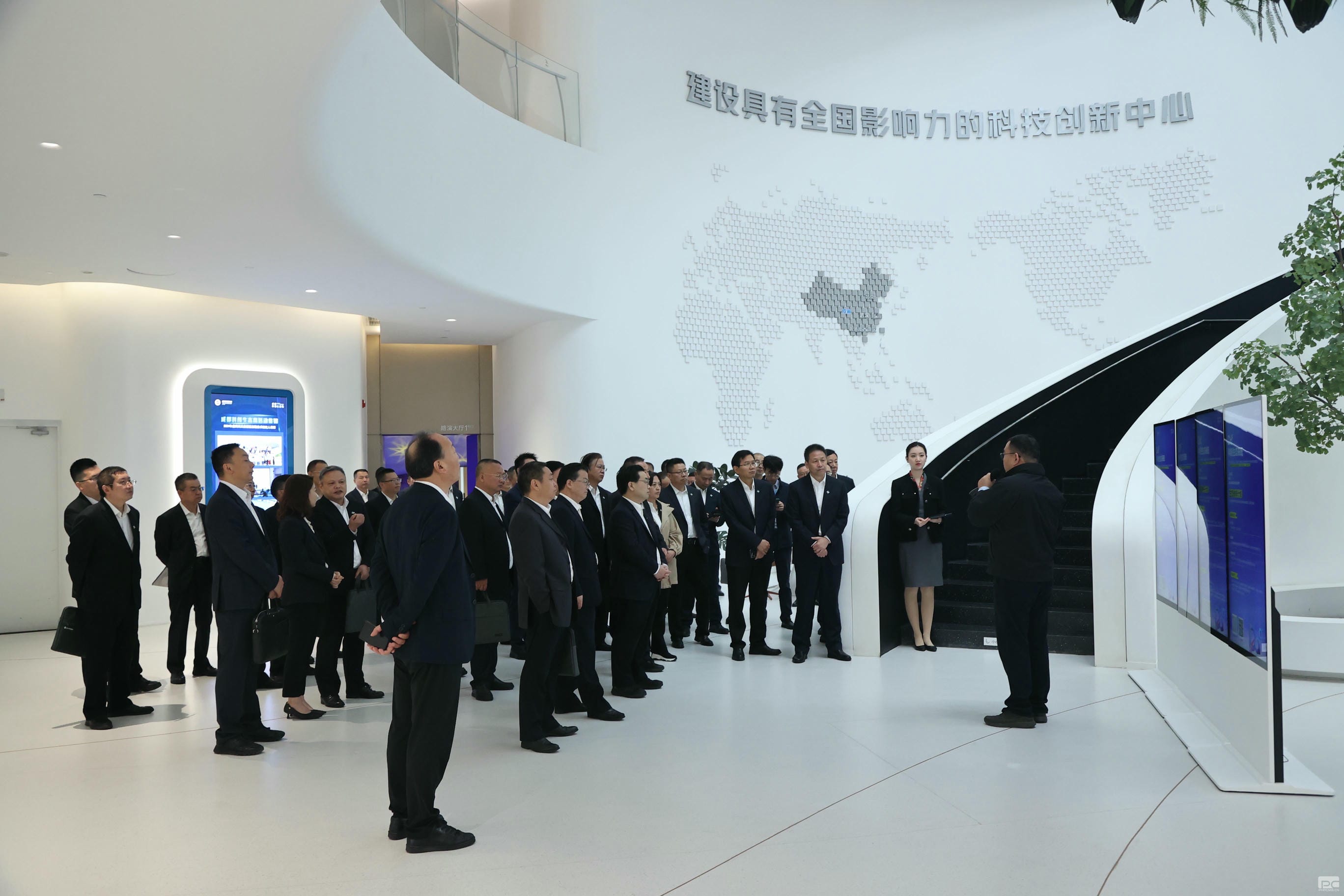 �۲��á�(�й���)���޹�˾����