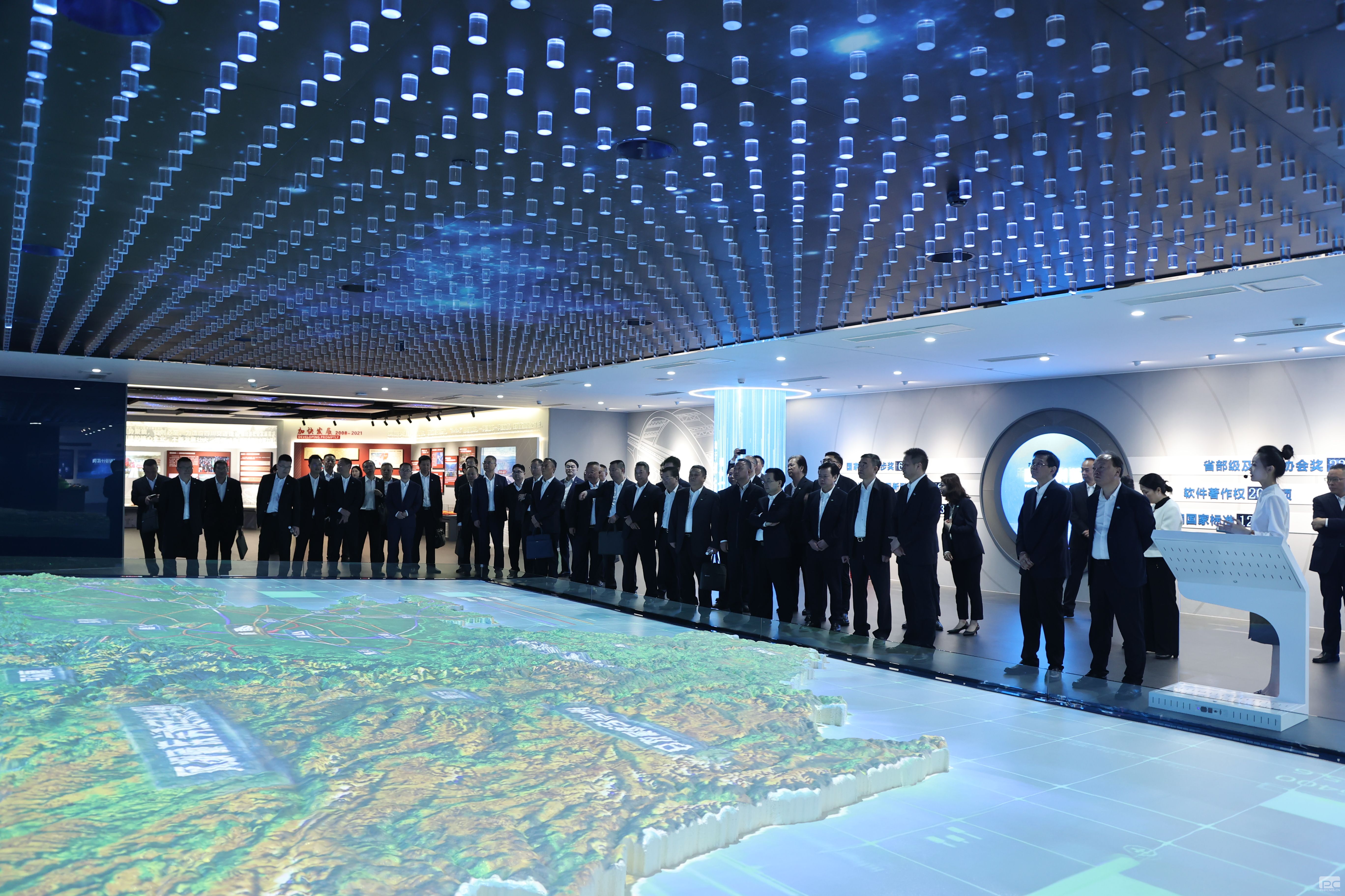 �۲��á�(�й���)���޹�˾����