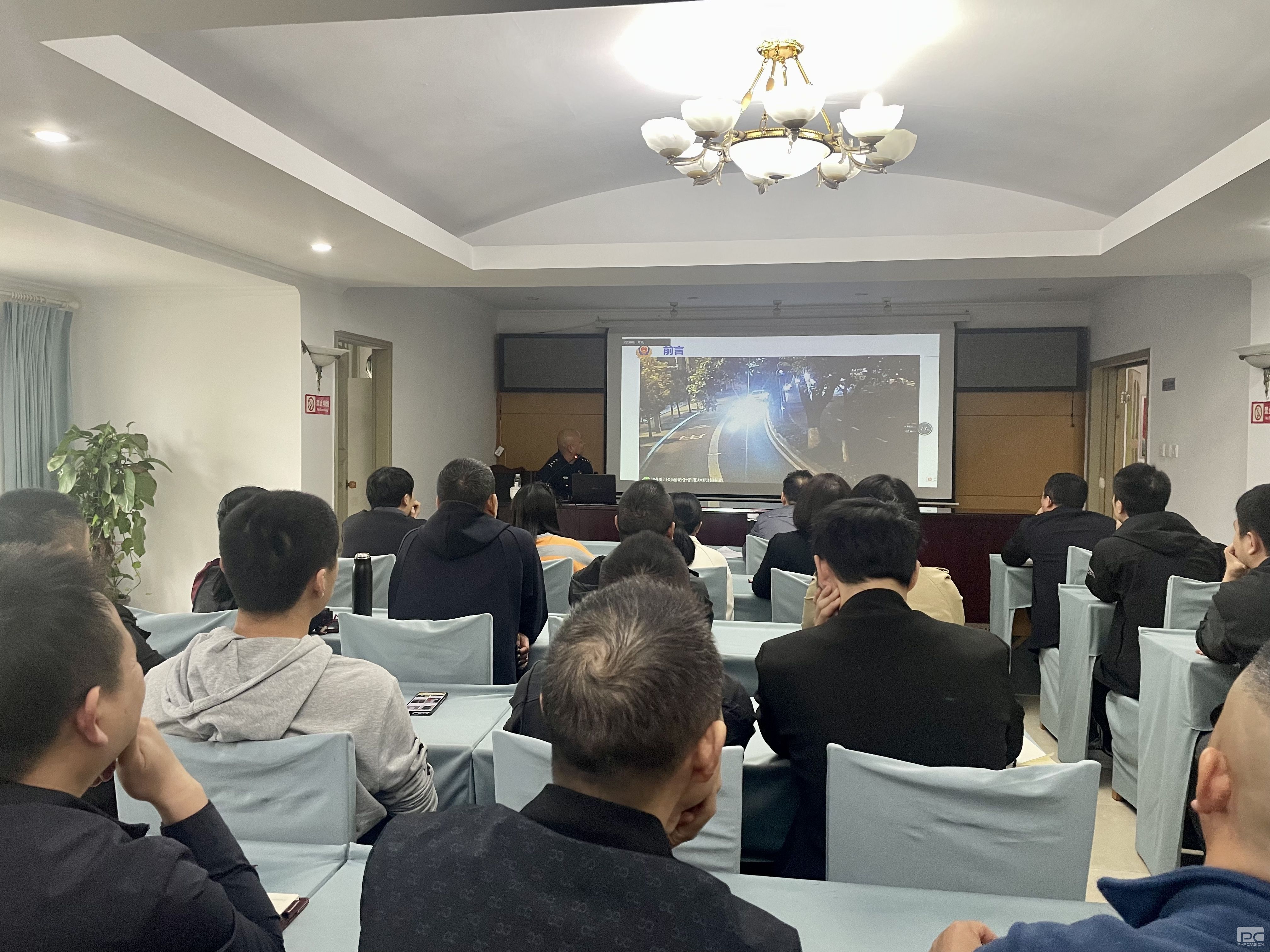 �۲��á�(�й���)���޹�˾����