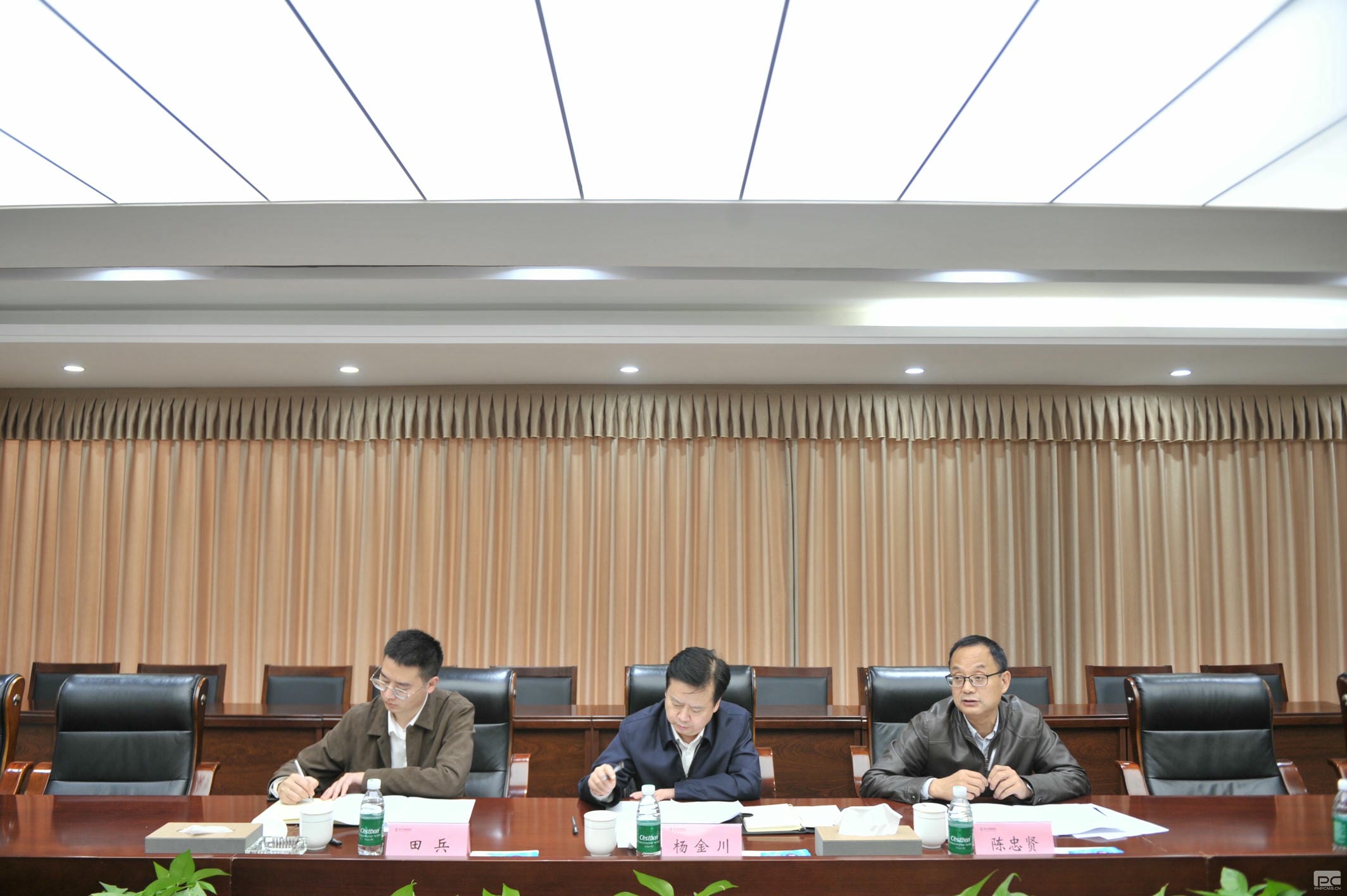 �۲��á�(�й���)���޹�˾����