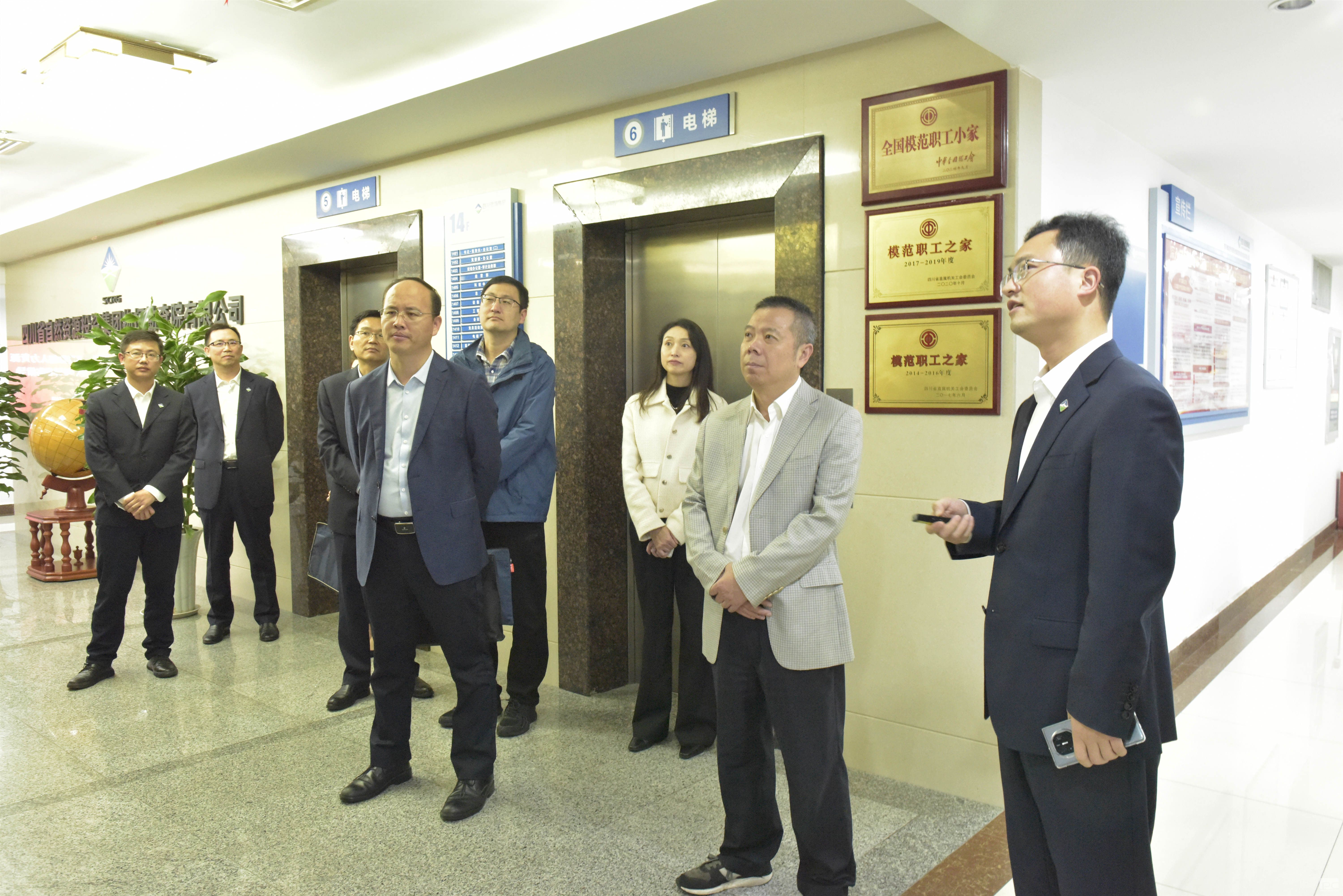 ��Ȼ�۲��ò��쵼���Ĵ�ʡ�ܹ����쵼����̽Ժ����