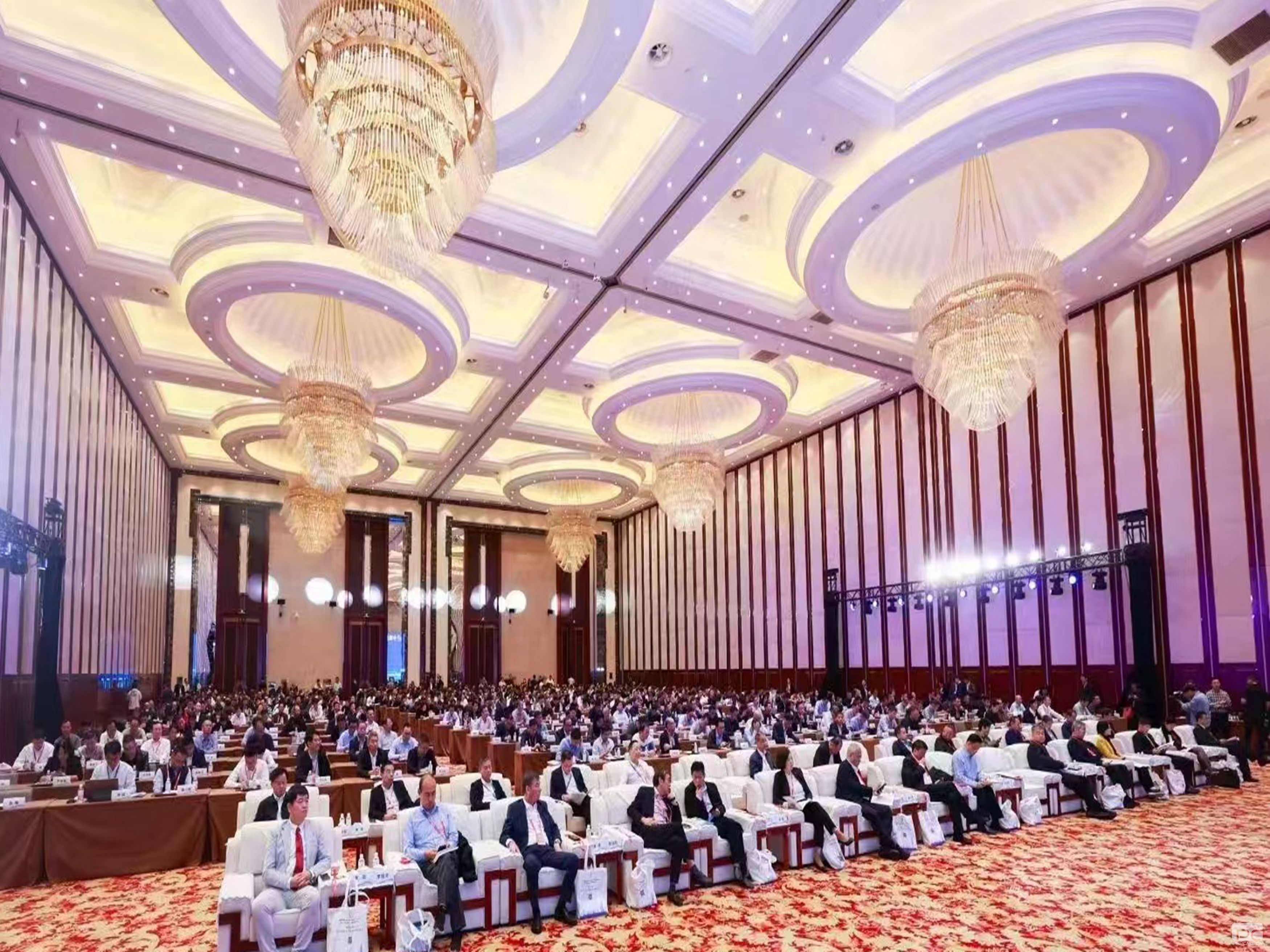 �۲��á�(�й���)���޹�˾����