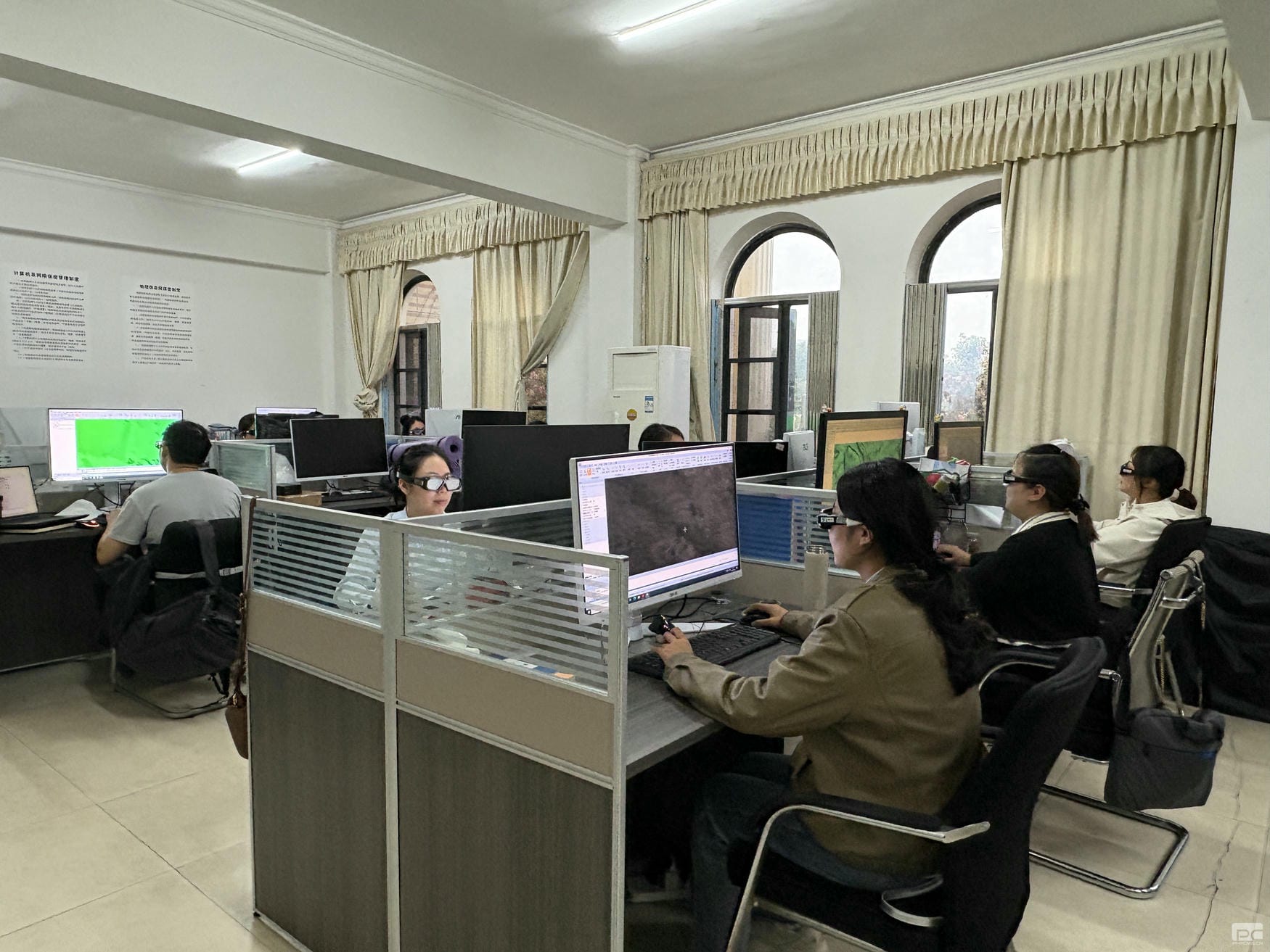 �۲��á�(�й���)���޹�˾����