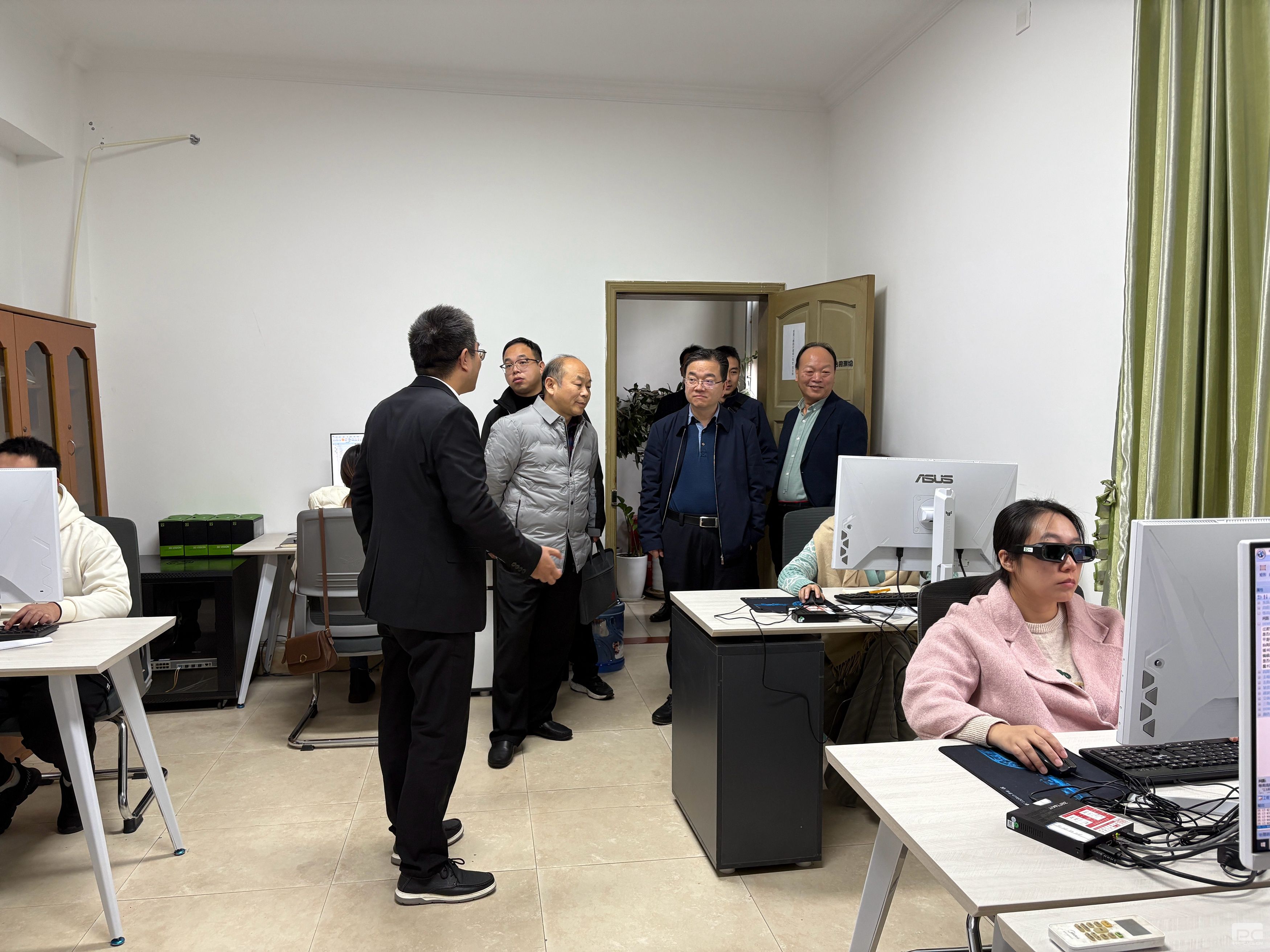 �۲��á�(�й���)���޹�˾����