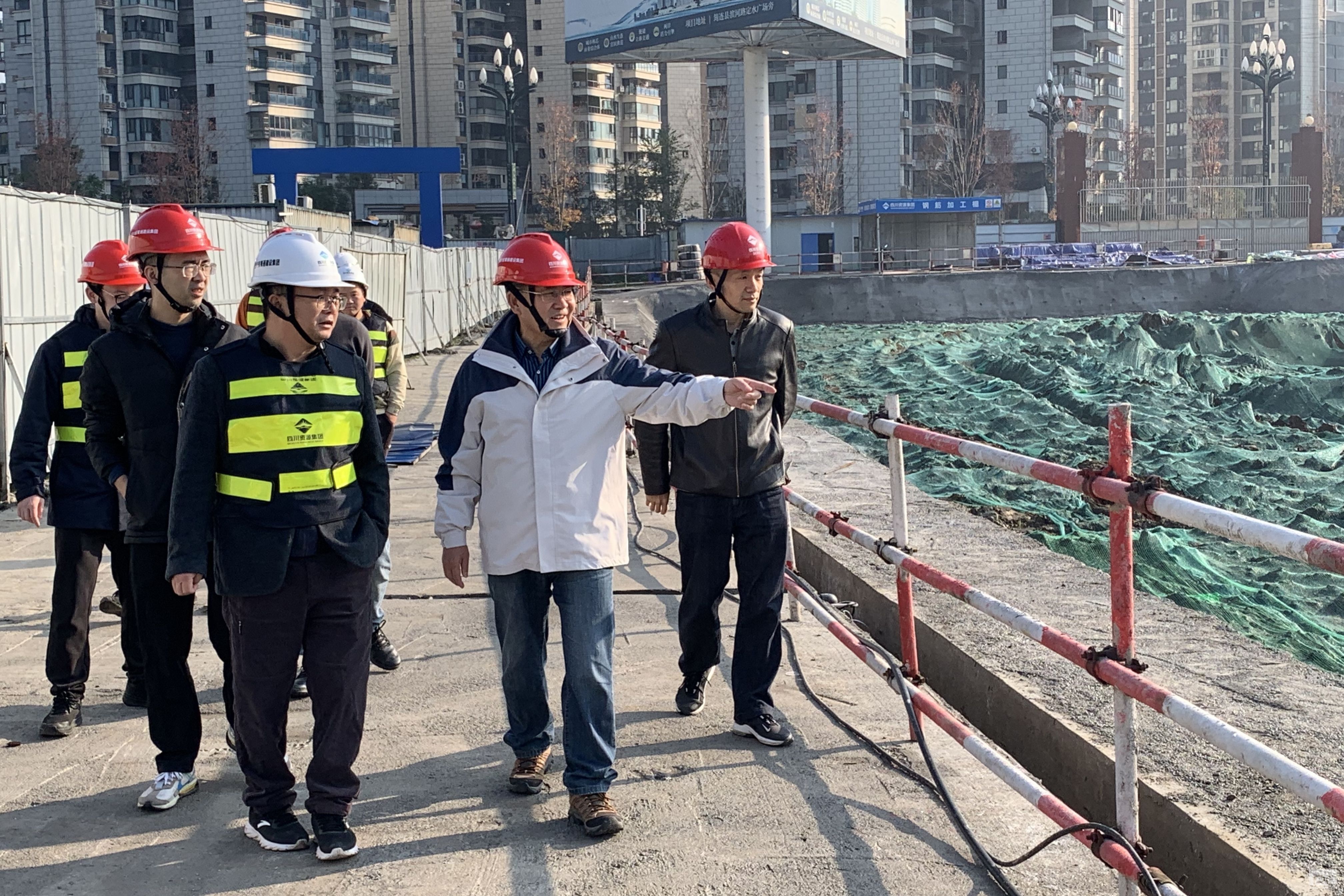 ��ͨ���輯�Ŷ������ذ��ӹ���B����Ŀ����չ���ָ������