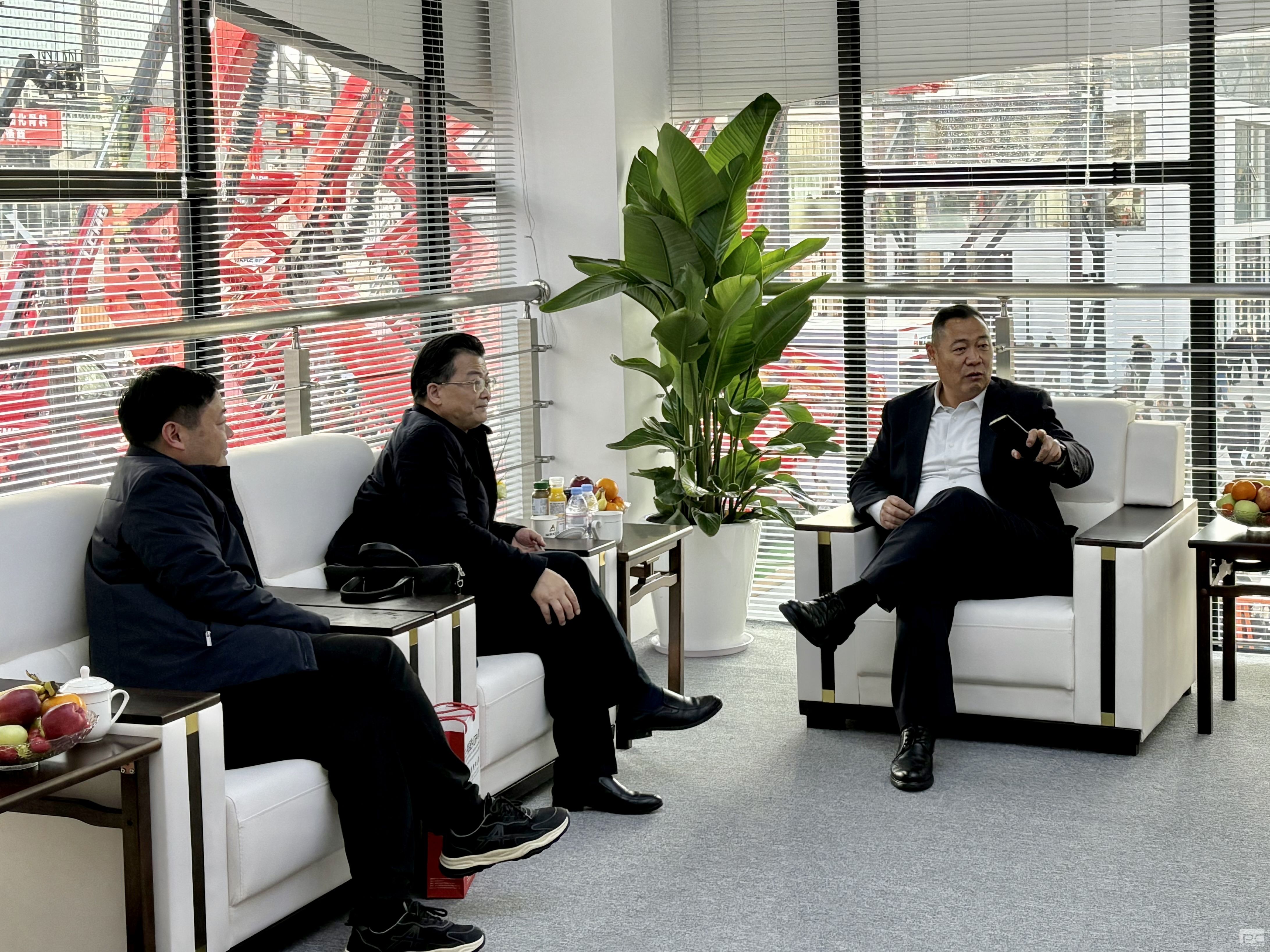 �۲��á�(�й���)���޹�˾����