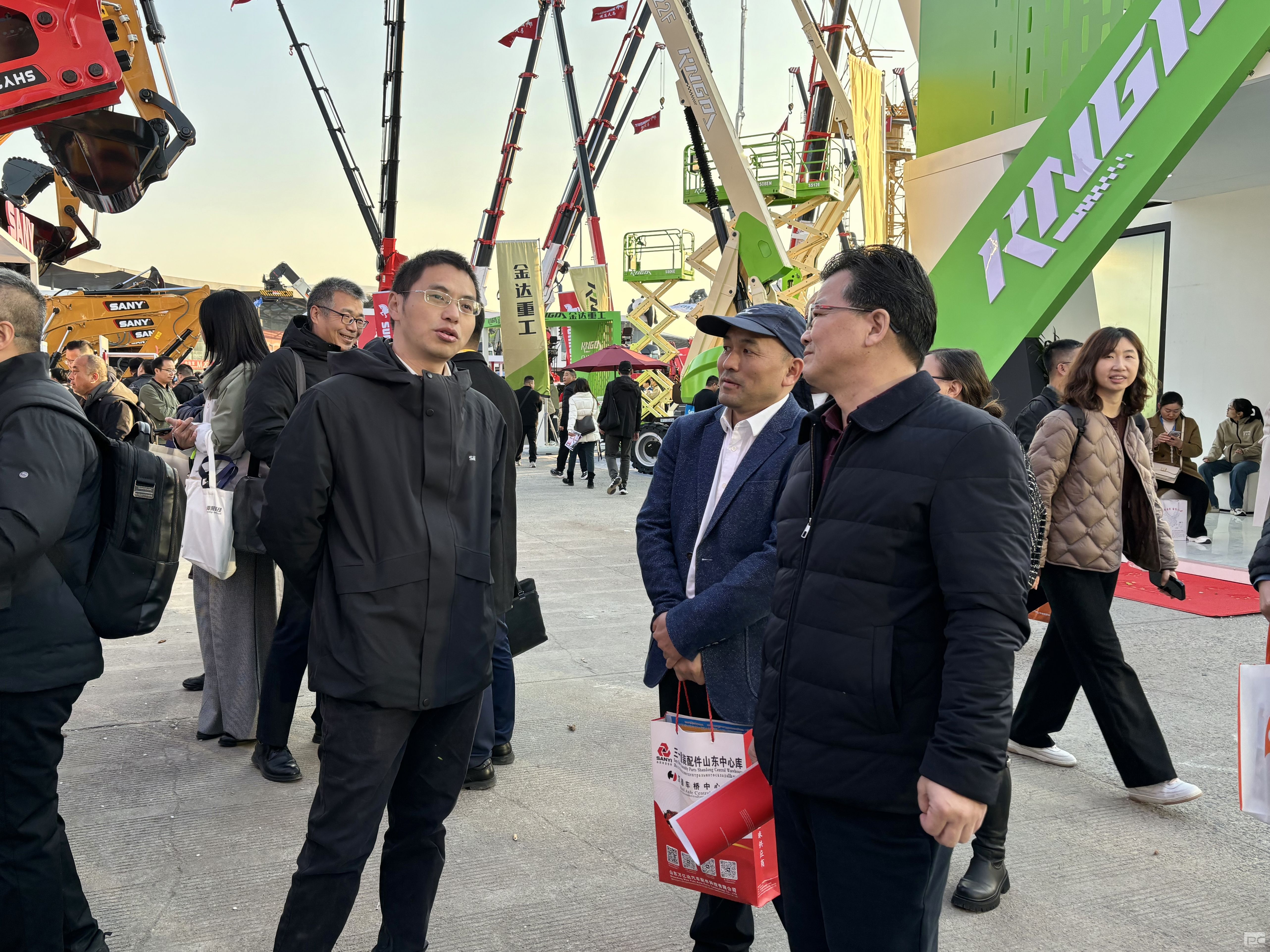 �۲��á�(�й���)���޹�˾����