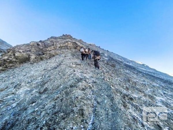 �۲��á�(�й���)���޹�˾����