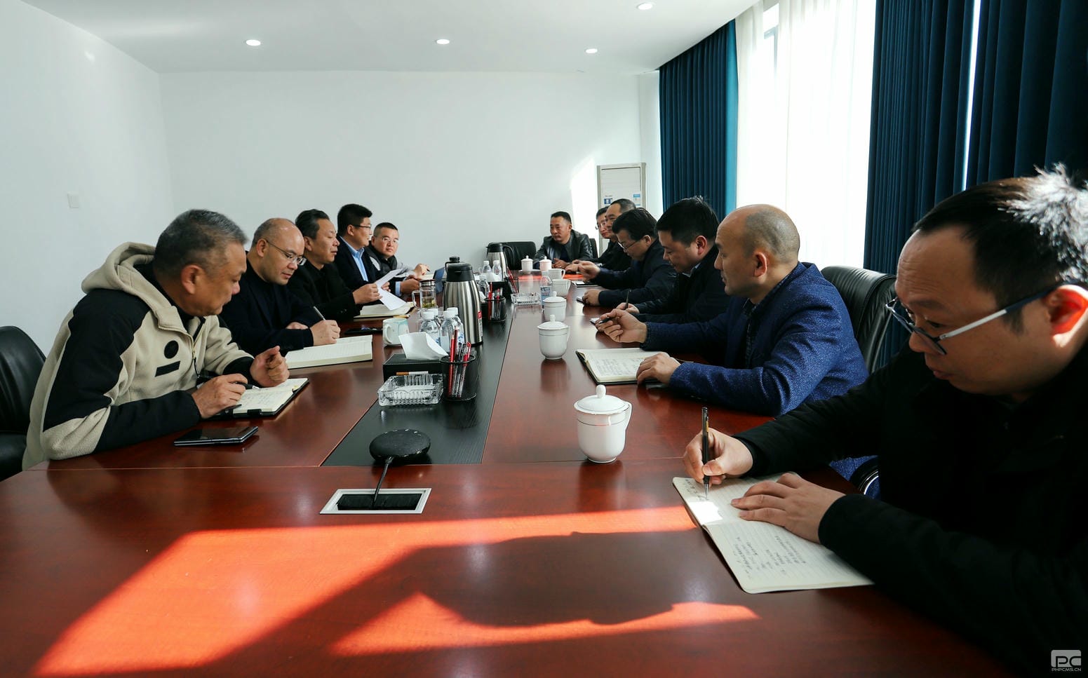 ����װ�����칫˾��������˾������̸