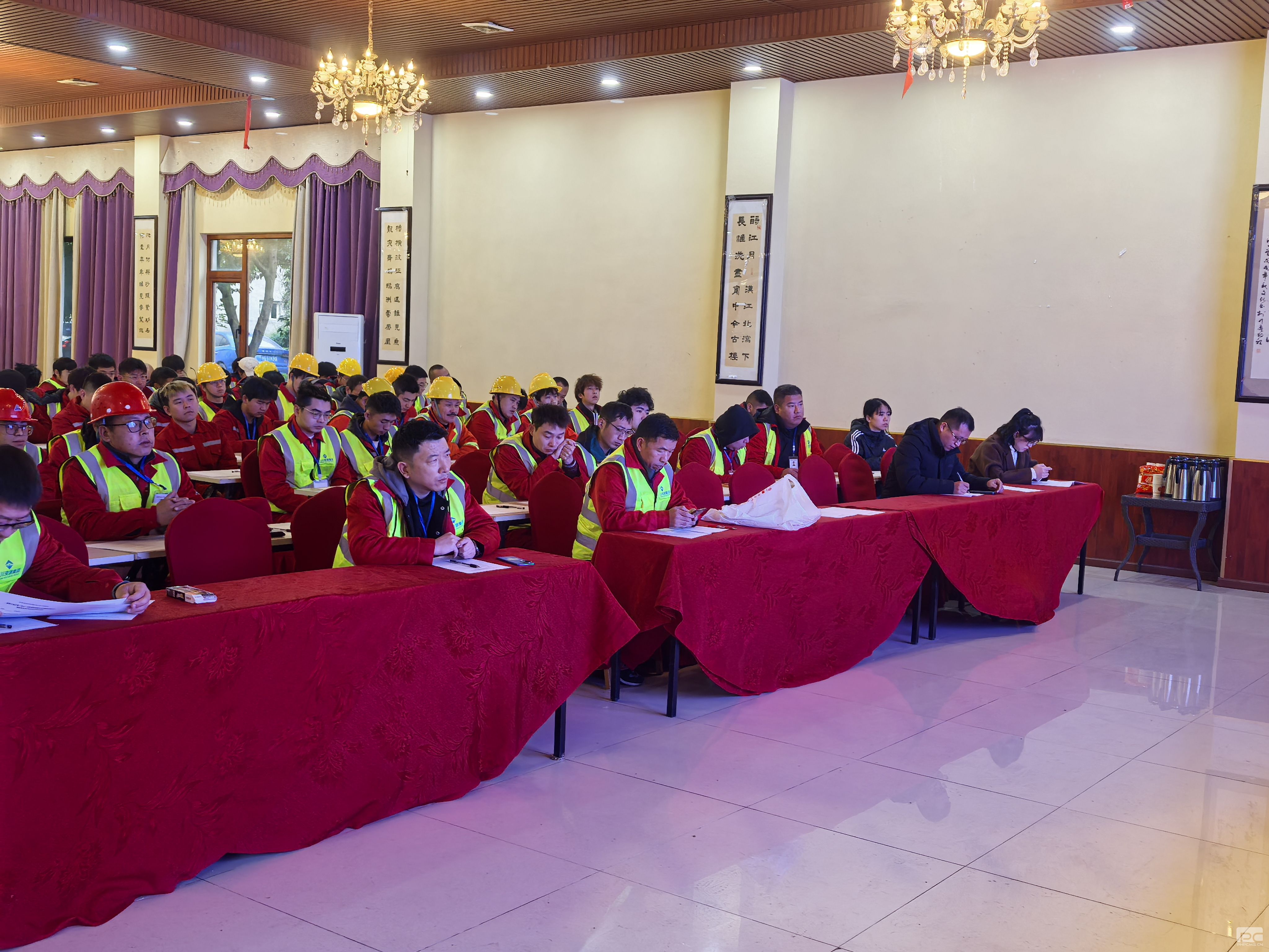 �۲��á�(�й���)���޹�˾����