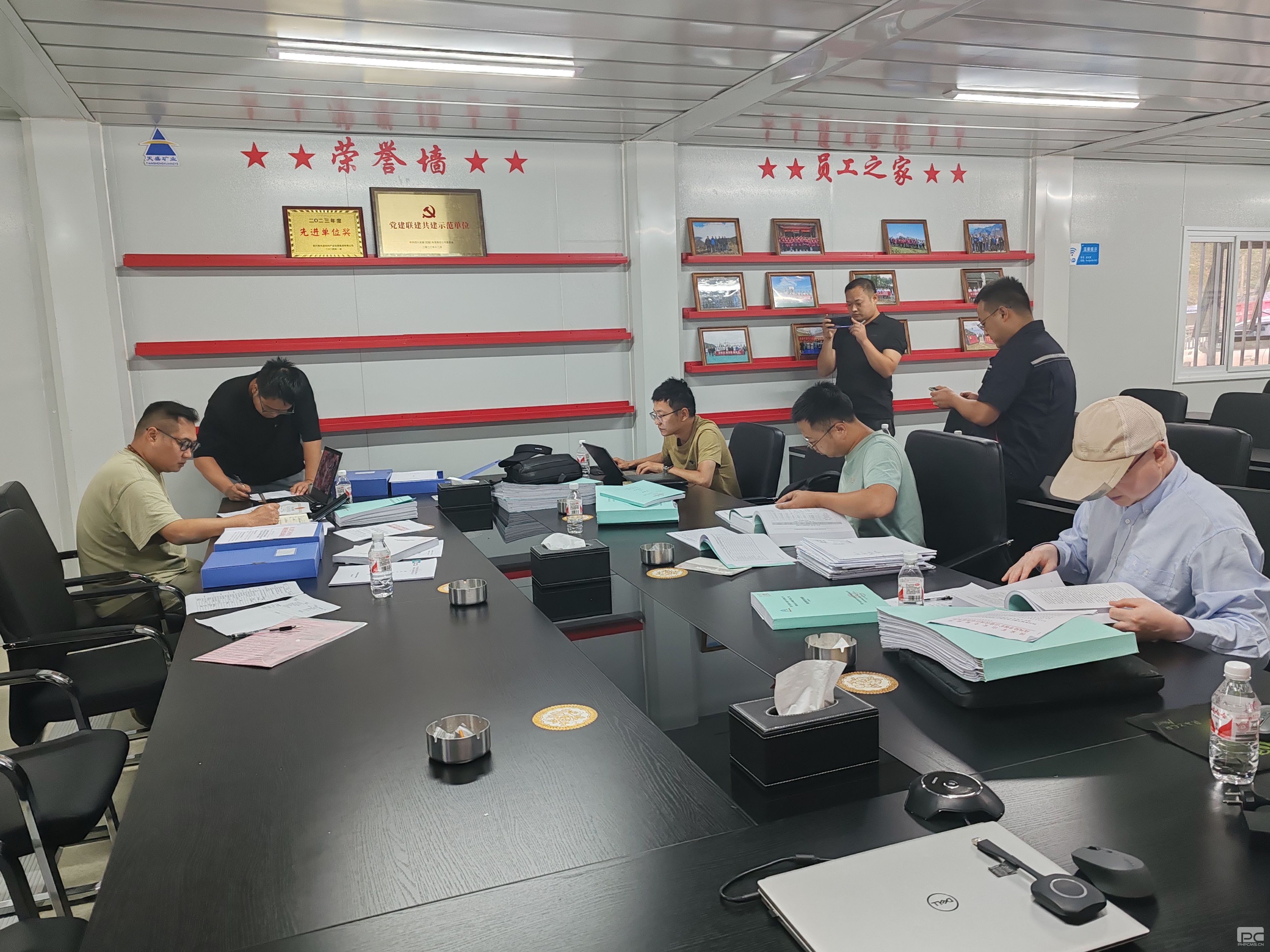 �۲��á�(�й���)���޹�˾����